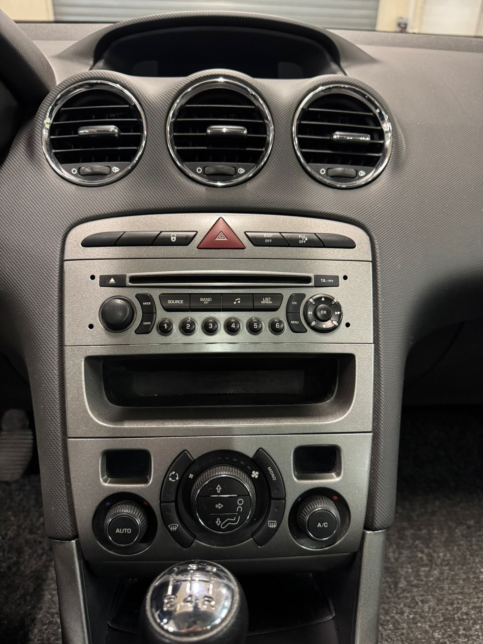 PEUGEOT 308 SW 1.6 16V VTI Sport-image-12