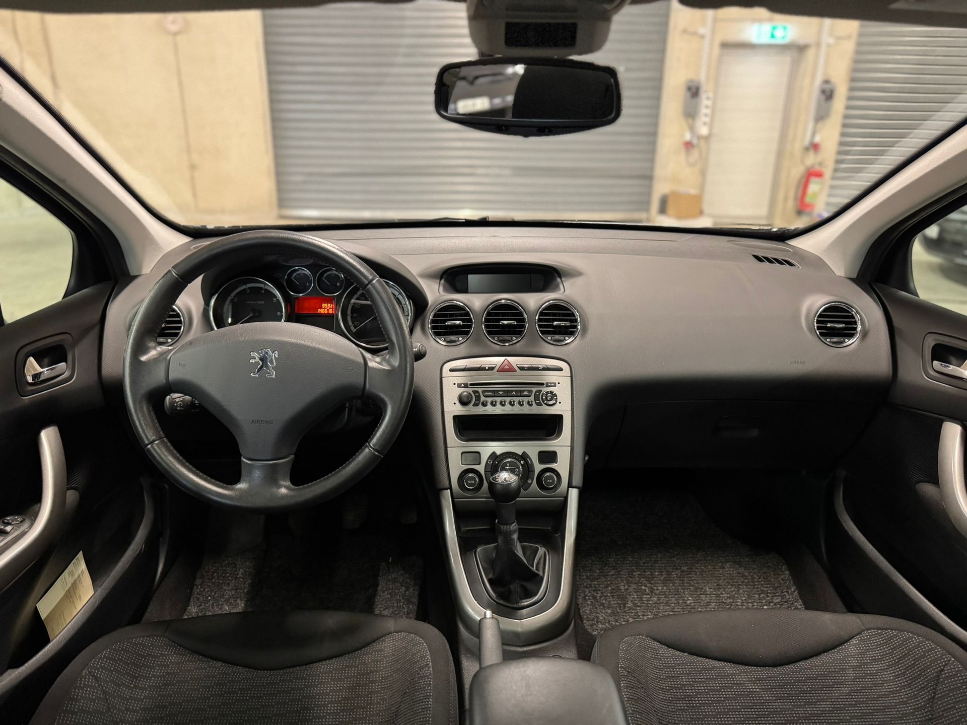 PEUGEOT 308 SW 1.6 16V VTI Sport-image-8