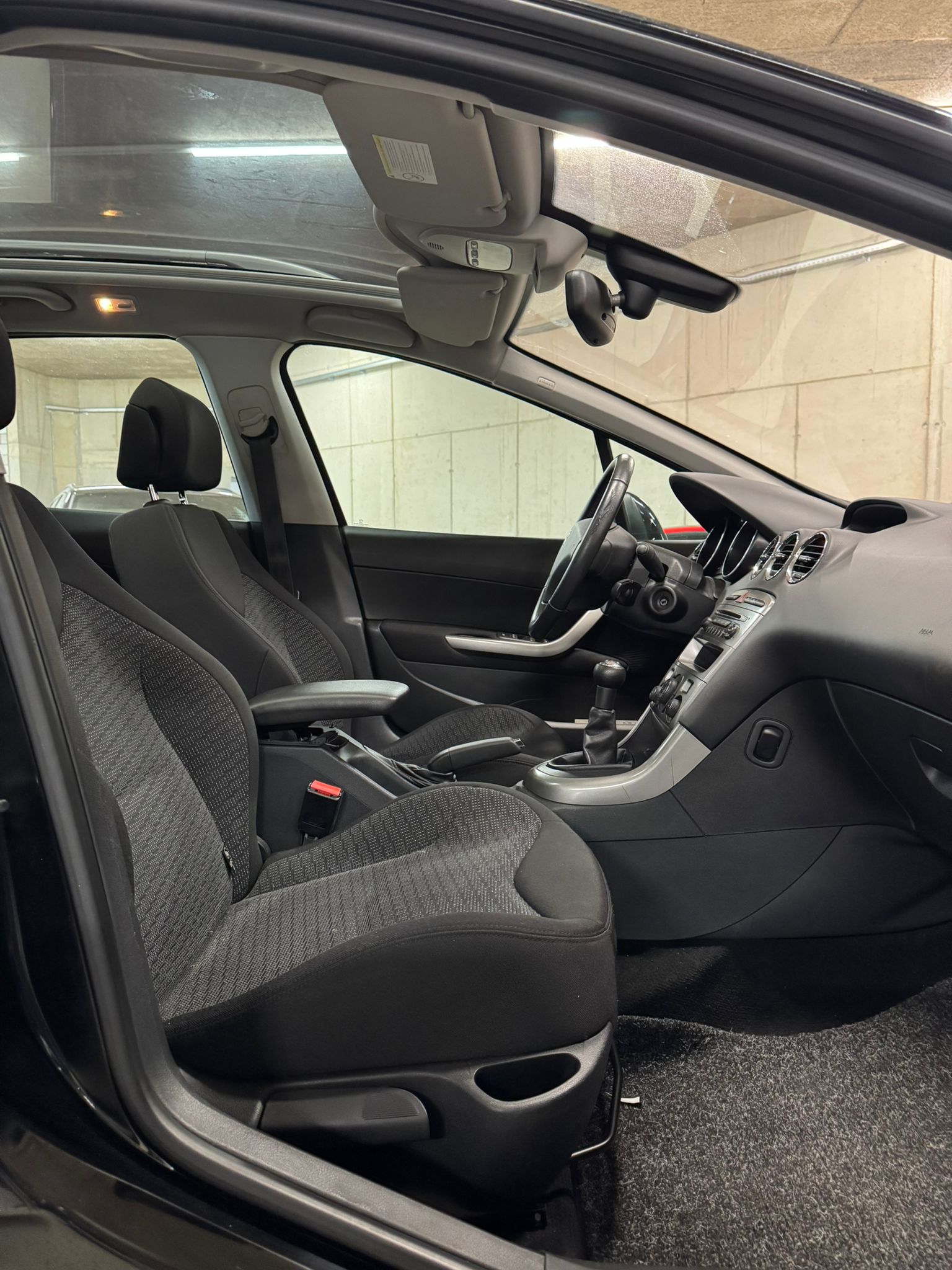 PEUGEOT 308 SW 1.6 16V VTI Sport-image-9