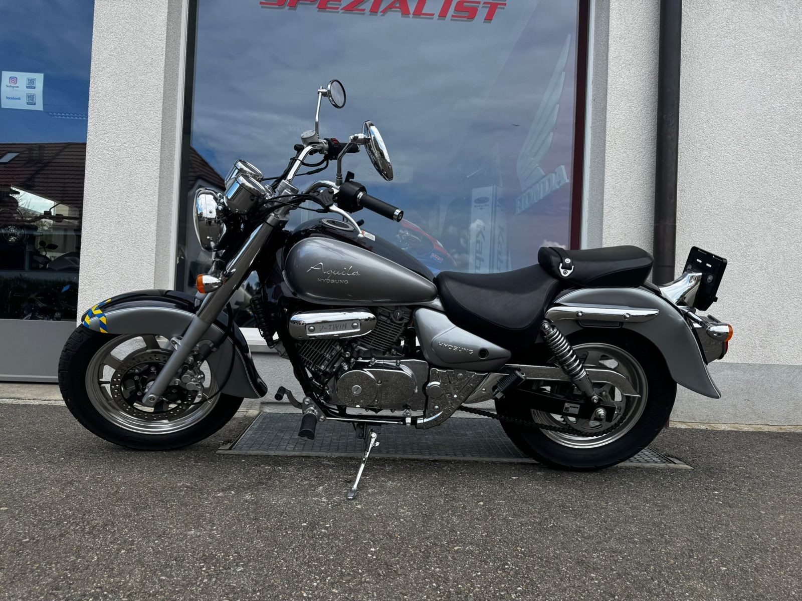 HYOSUNG Aquila GV 250-showroom-element-3
