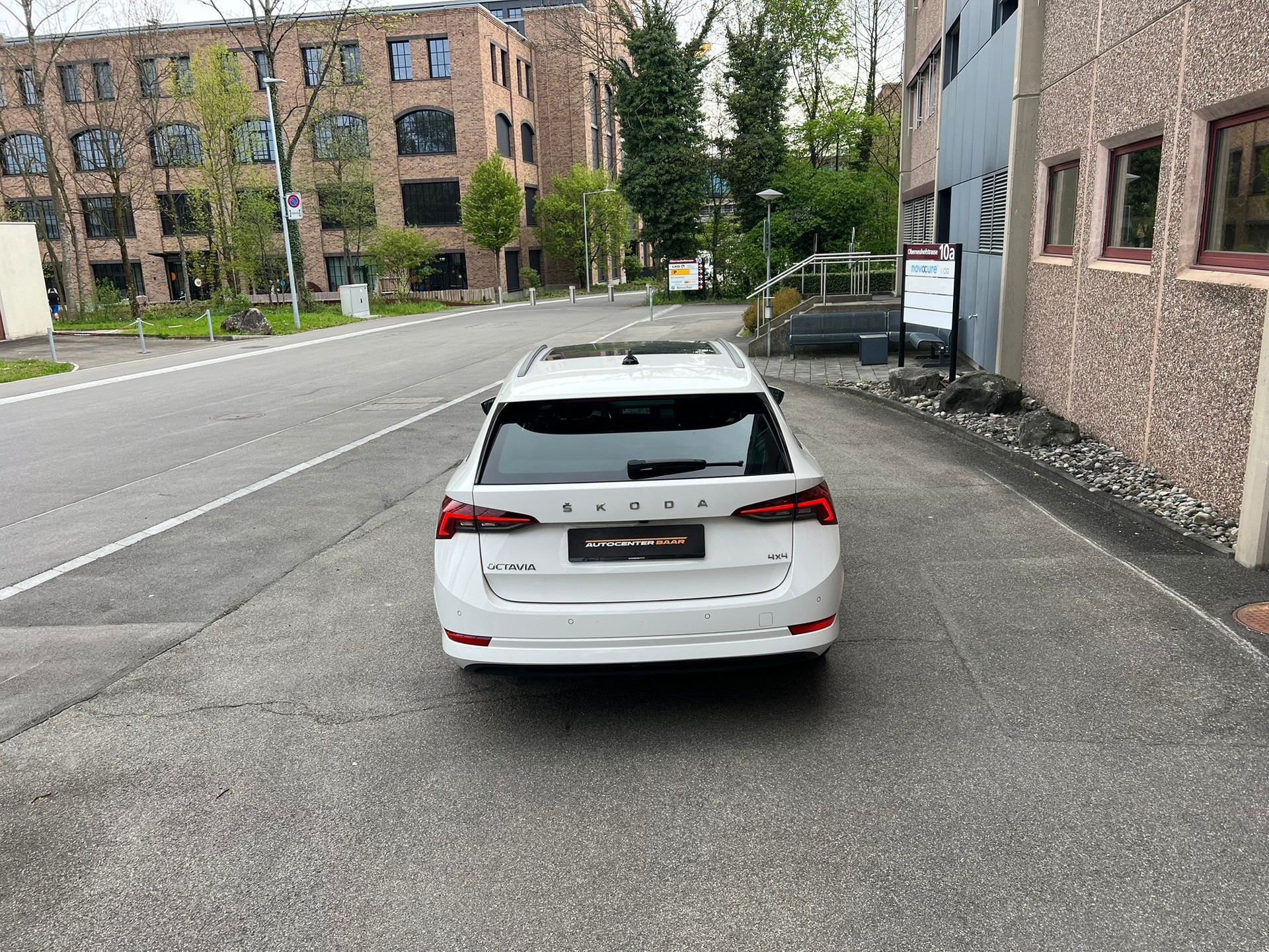 SKODA Octavia Combi 2.0 TDI DSG Style 4x4-image-2