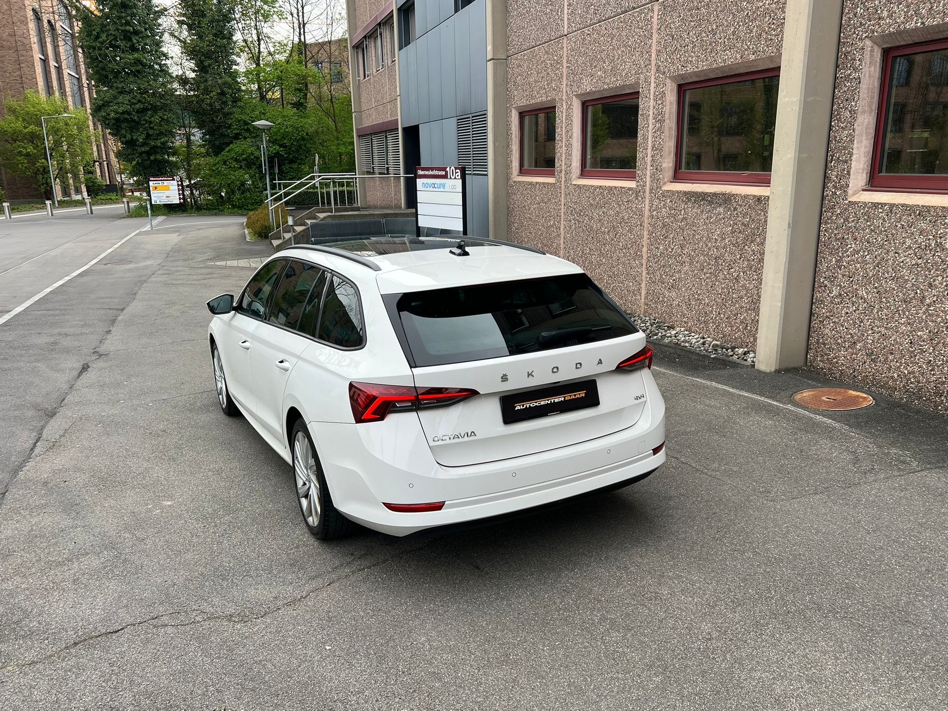 SKODA Octavia Combi 2.0 TDI DSG Style 4x4-image-3