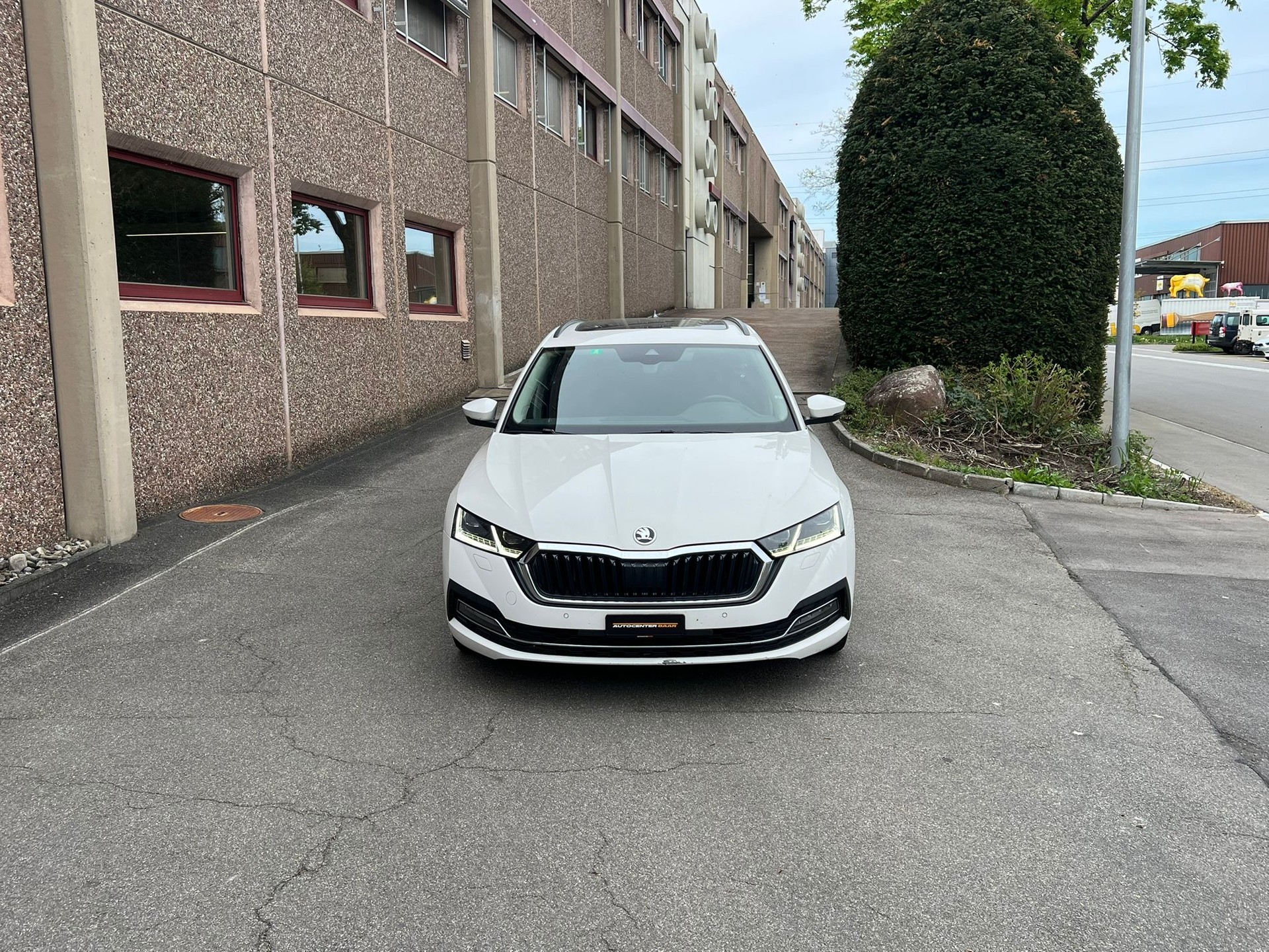 SKODA Octavia Combi 2.0 TDI DSG Style 4x4-image-1