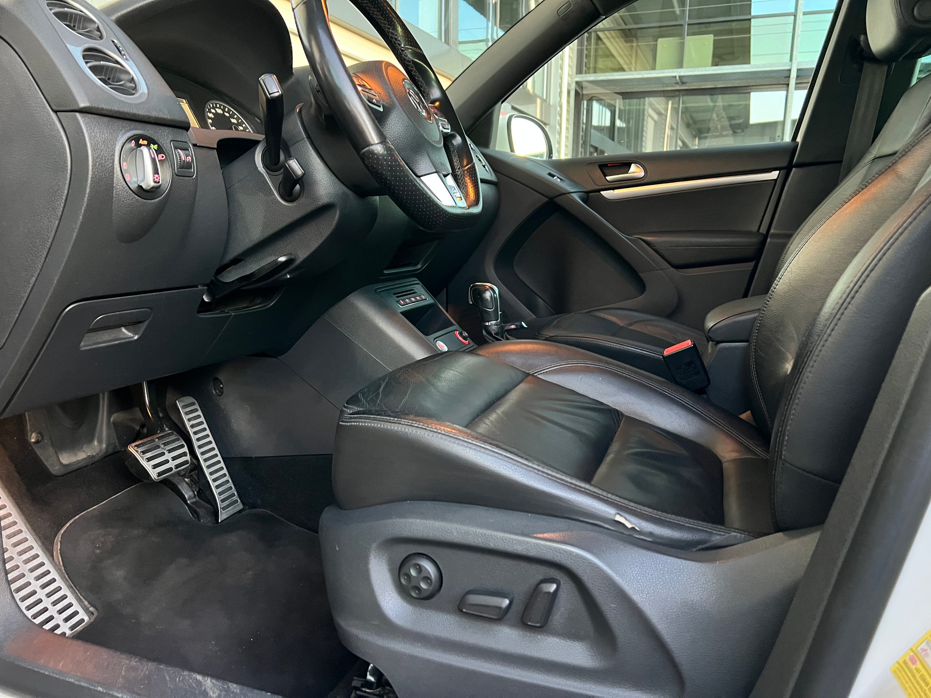 VW Tiguan 2.0 TDI BMT R-Line Design 4Motion DSG-image-10