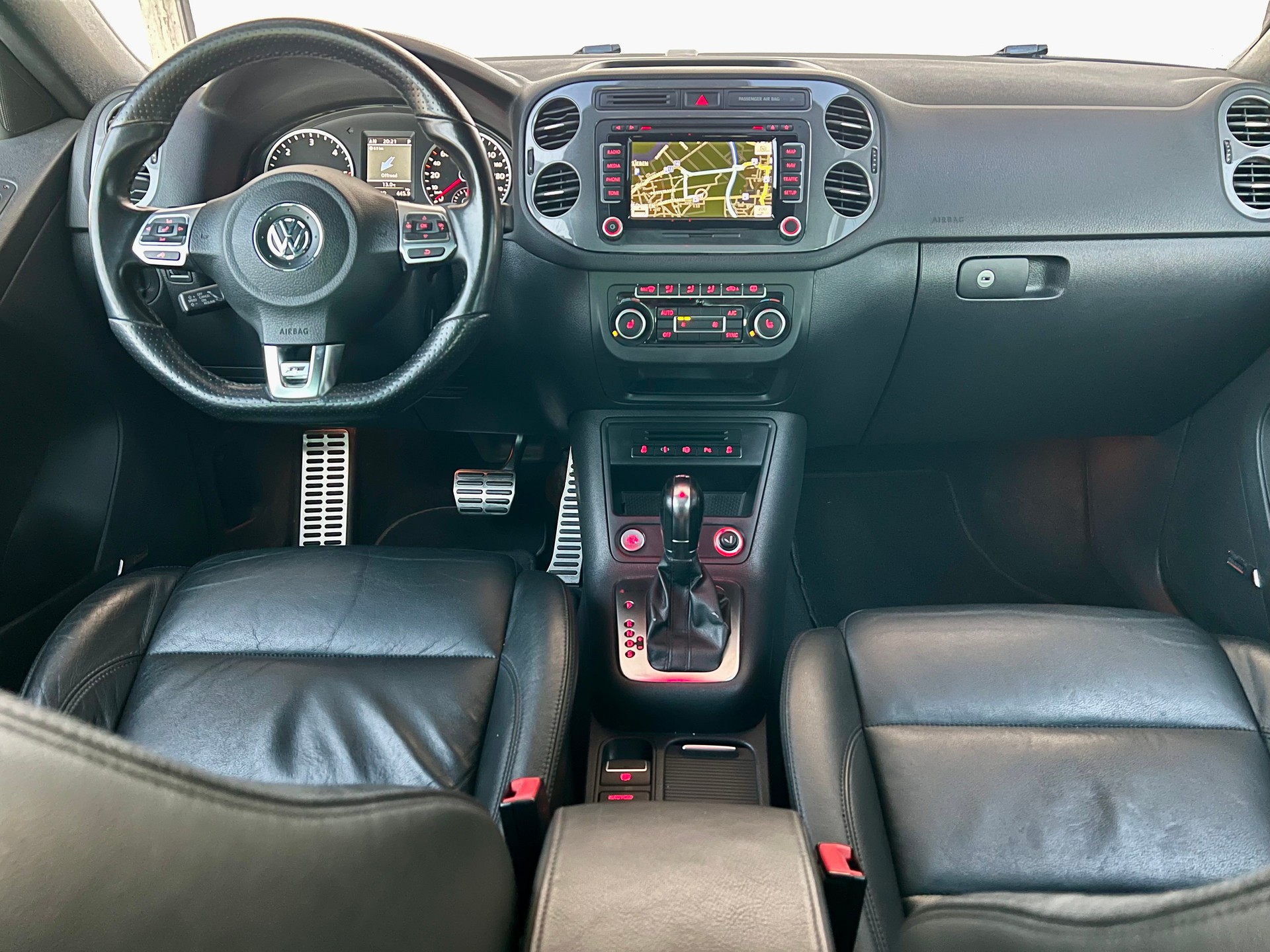 VW Tiguan 2.0 TDI BMT R-Line Design 4Motion DSG-image-9