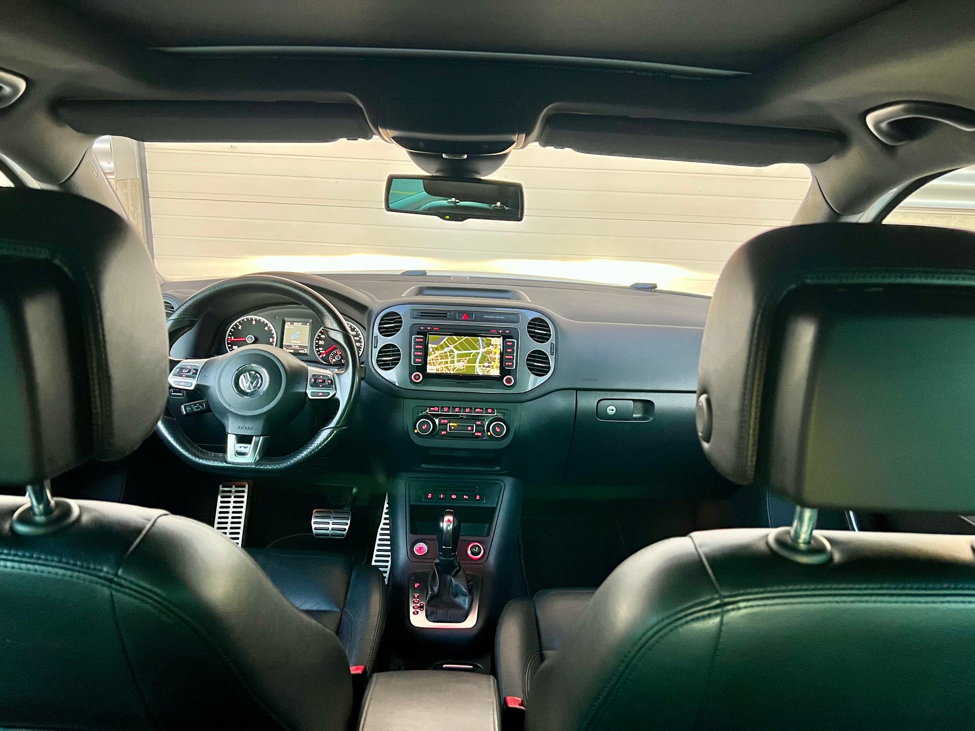 VW Tiguan 2.0 TDI BMT R-Line Design 4Motion DSG-image-8