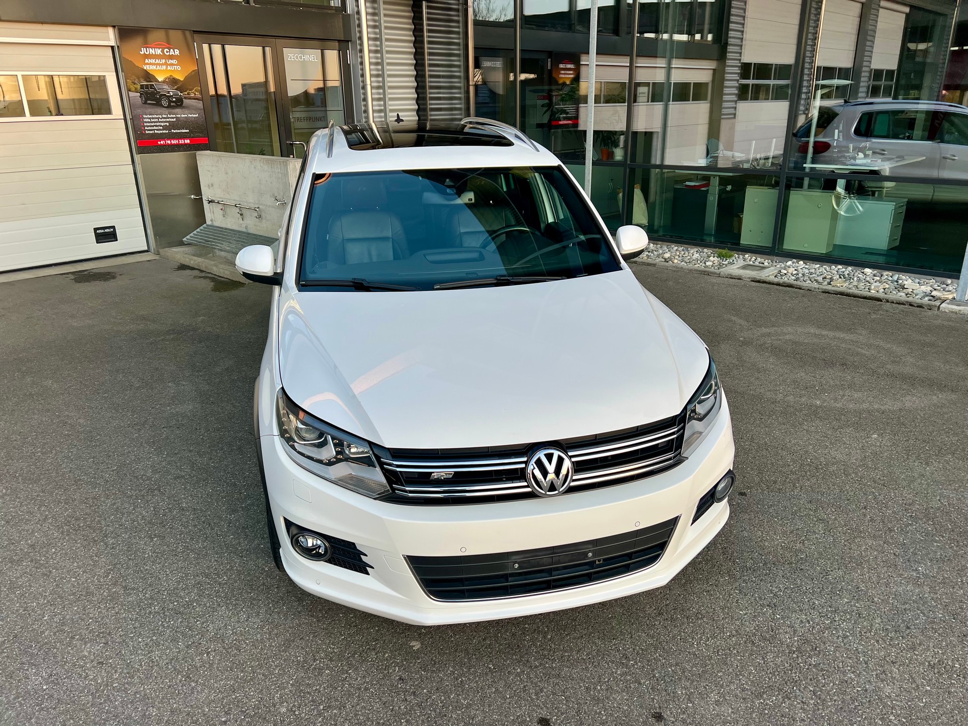 VW Tiguan 2.0 TDI BMT R-Line Design 4Motion DSG-image-3