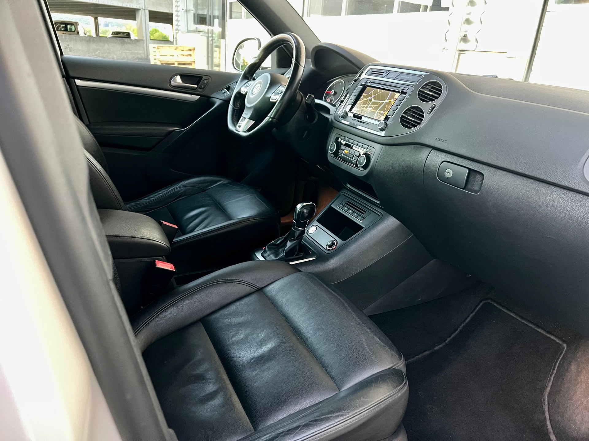 VW Tiguan 2.0 TDI BMT R-Line Design 4Motion DSG-image-13