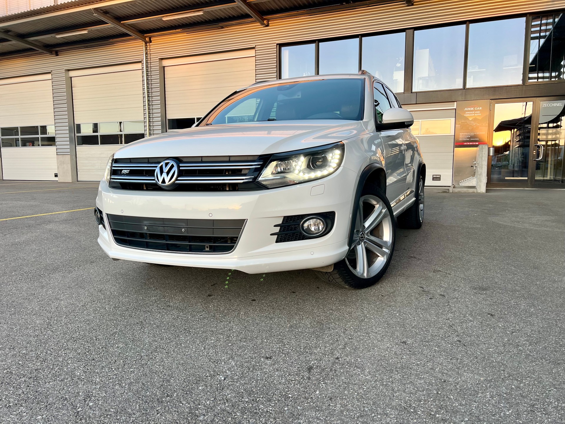 VW Tiguan 2.0 TDI BMT R-Line Design 4Motion DSG-image-0