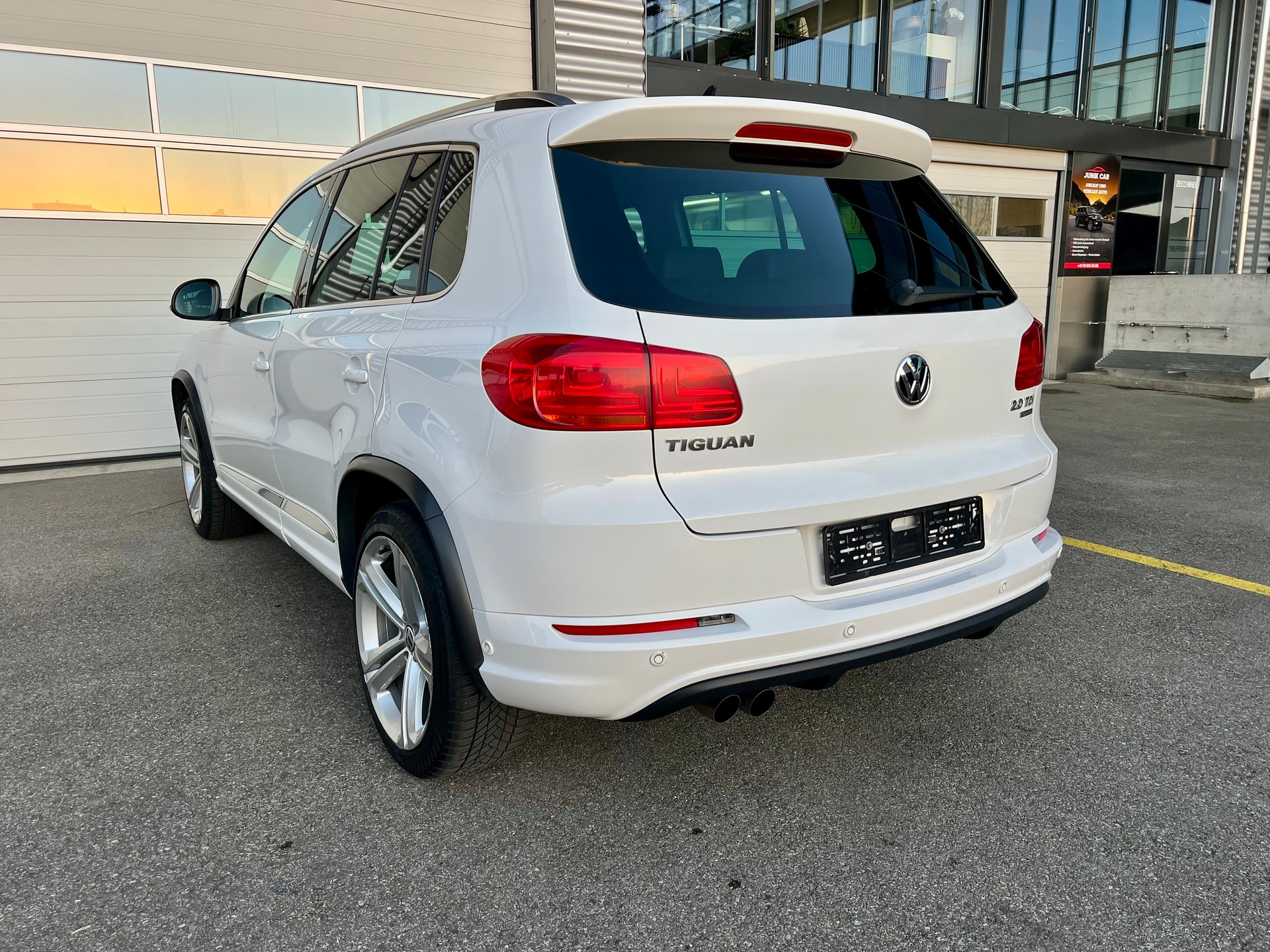 VW Tiguan 2.0 TDI BMT R-Line Design 4Motion DSG-image-7