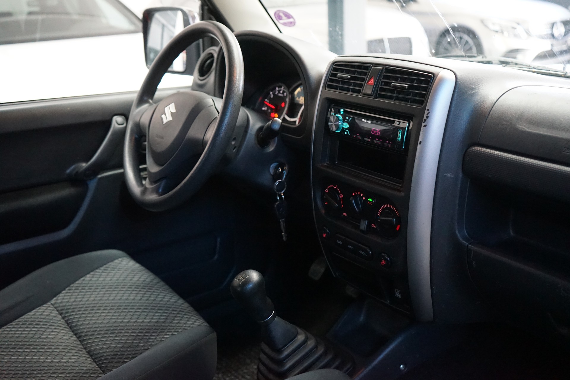 SUZUKI Jimny 1.3 16V Compact Top-image-6