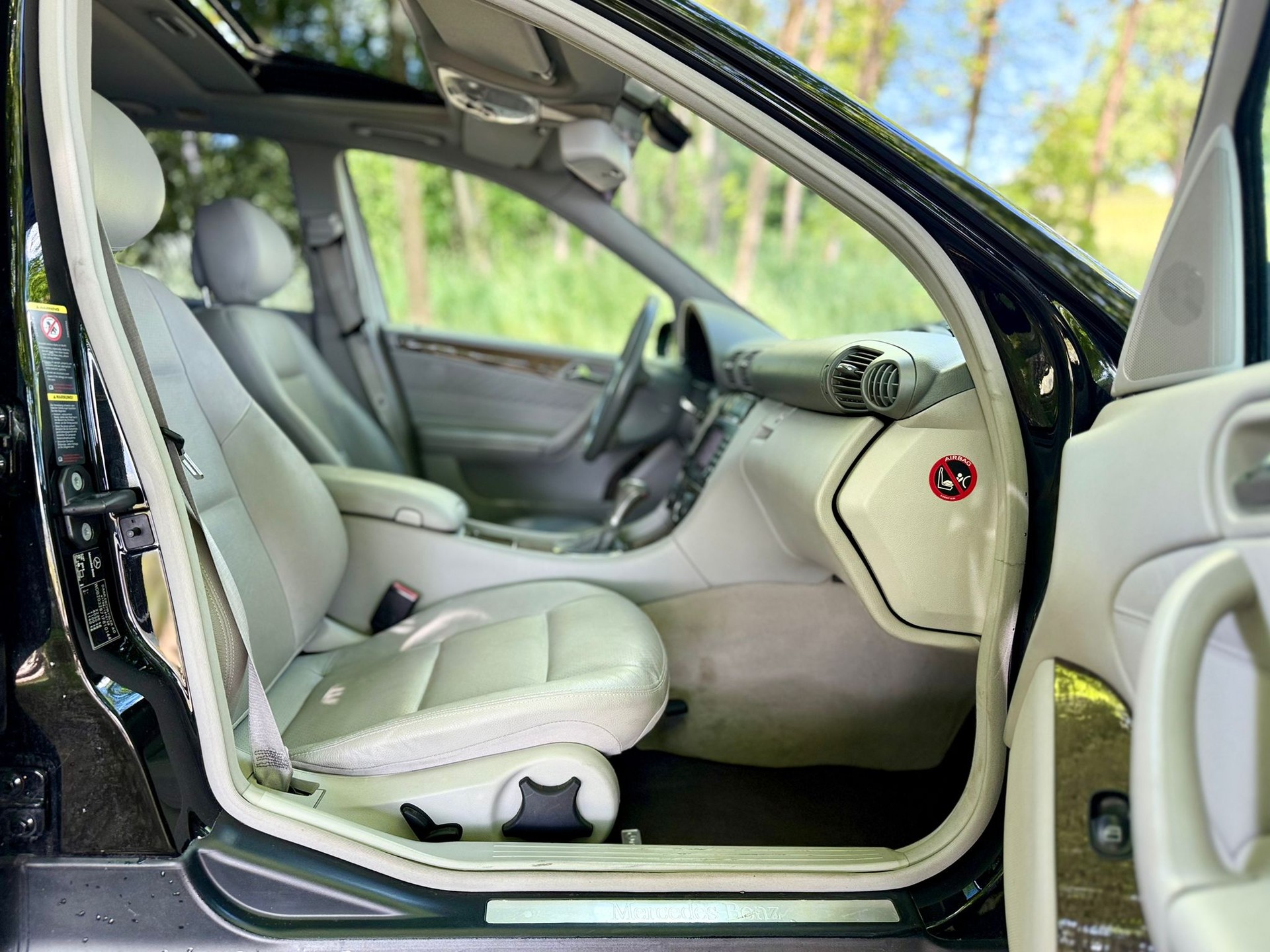 MERCEDES-BENZ C 350 Avantgarde Sport Edition 4Matic Automatic-image-23