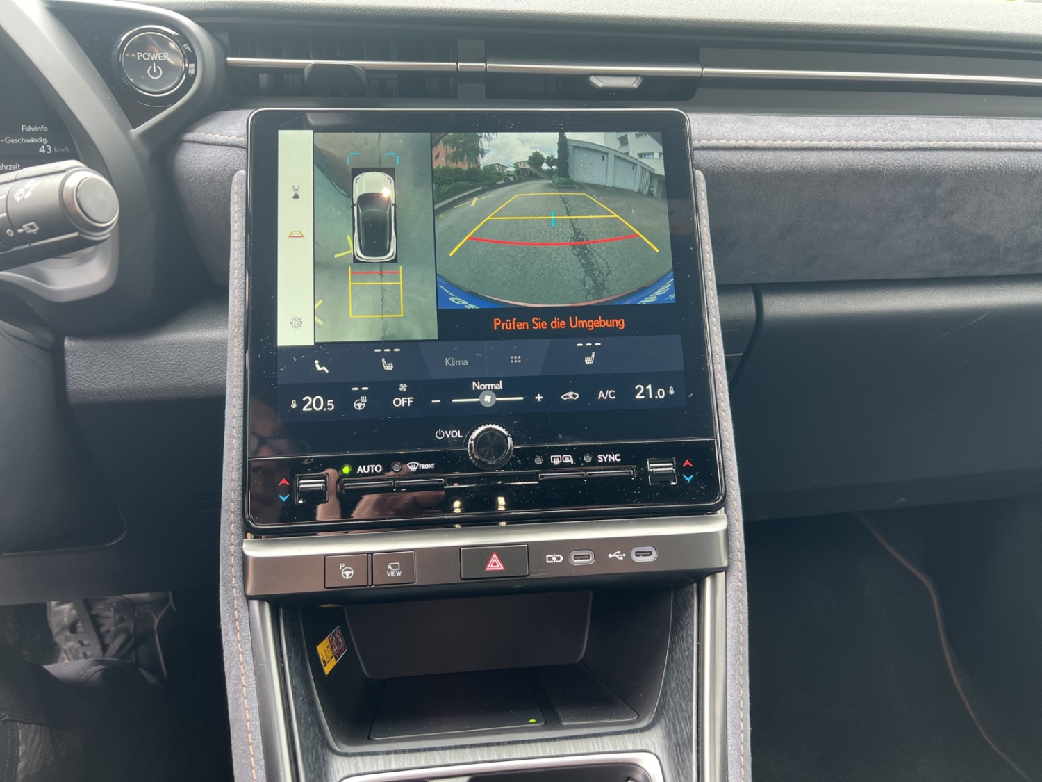 LEXUS LBX 1.5 Hybrid Cool AWD-image-14