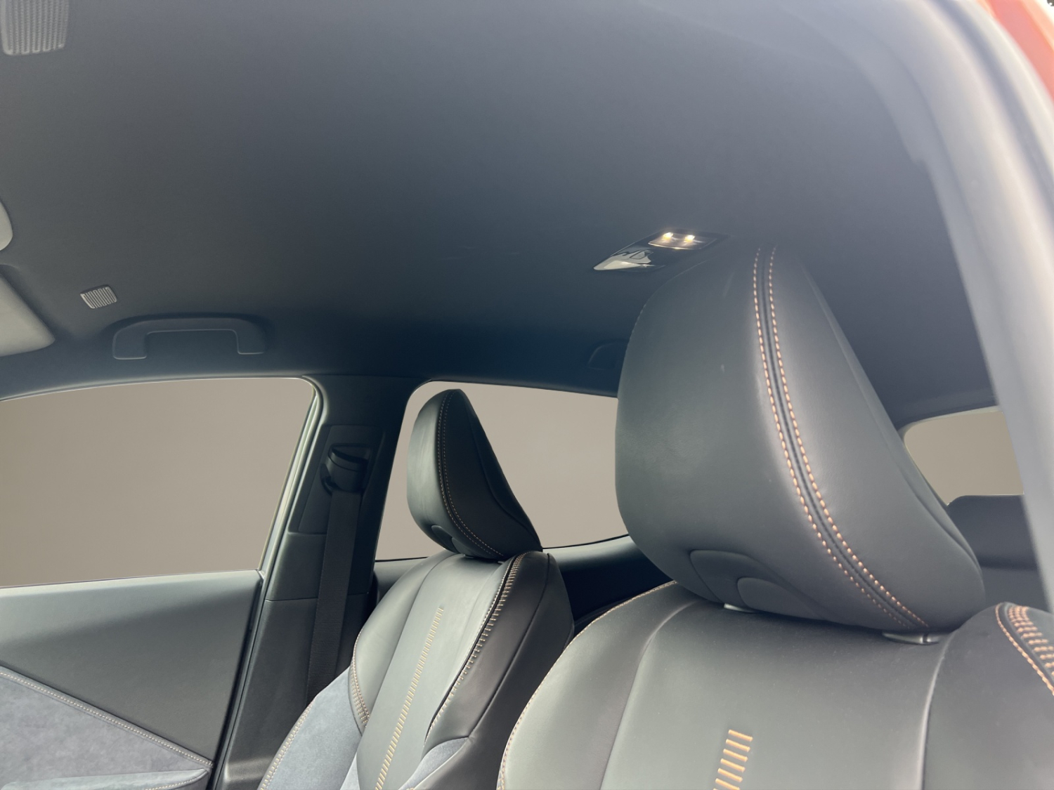 LEXUS LBX 1.5 Hybrid Cool AWD-image-10