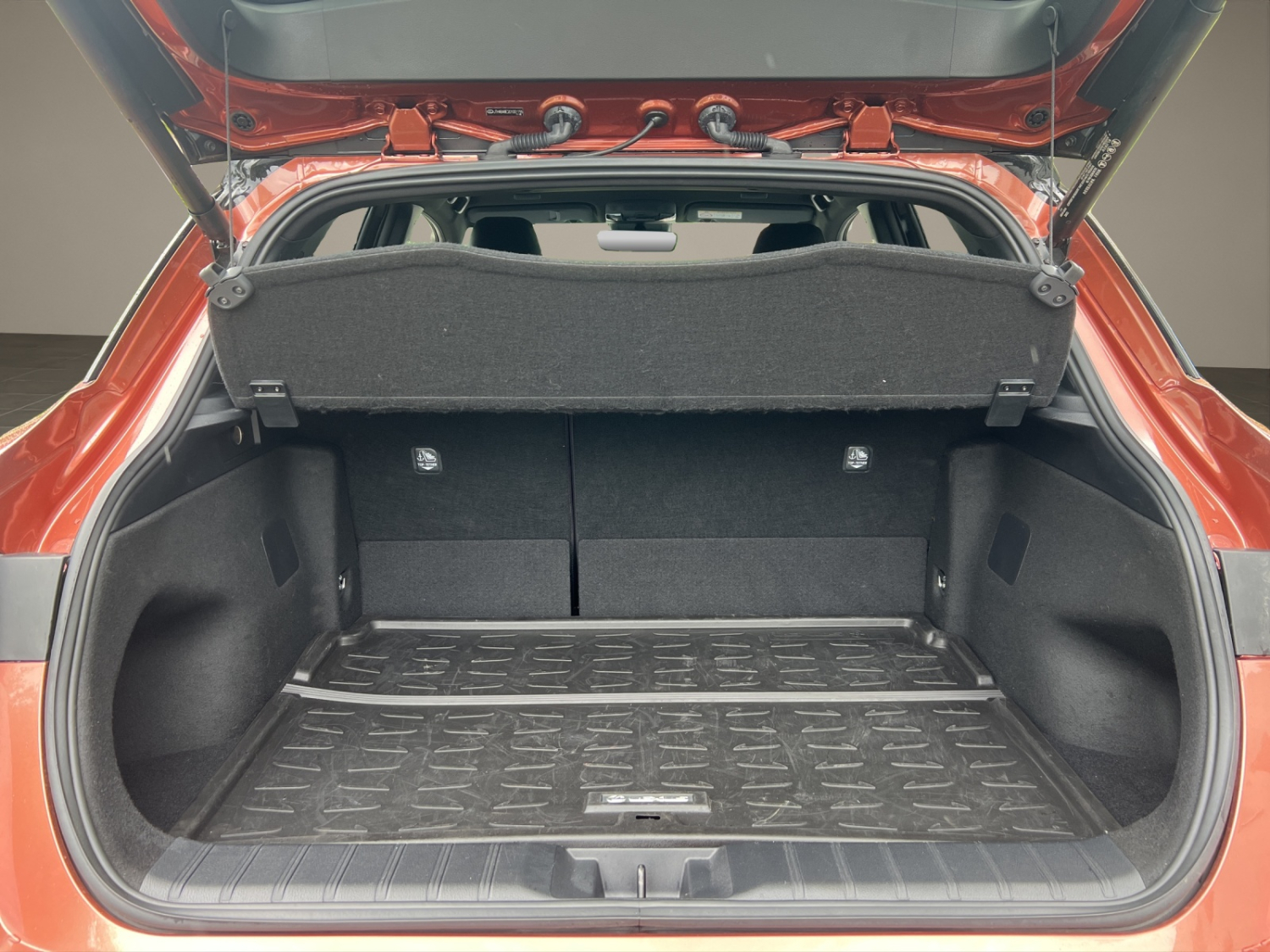 LEXUS LBX 1.5 Hybrid Cool AWD-image-21