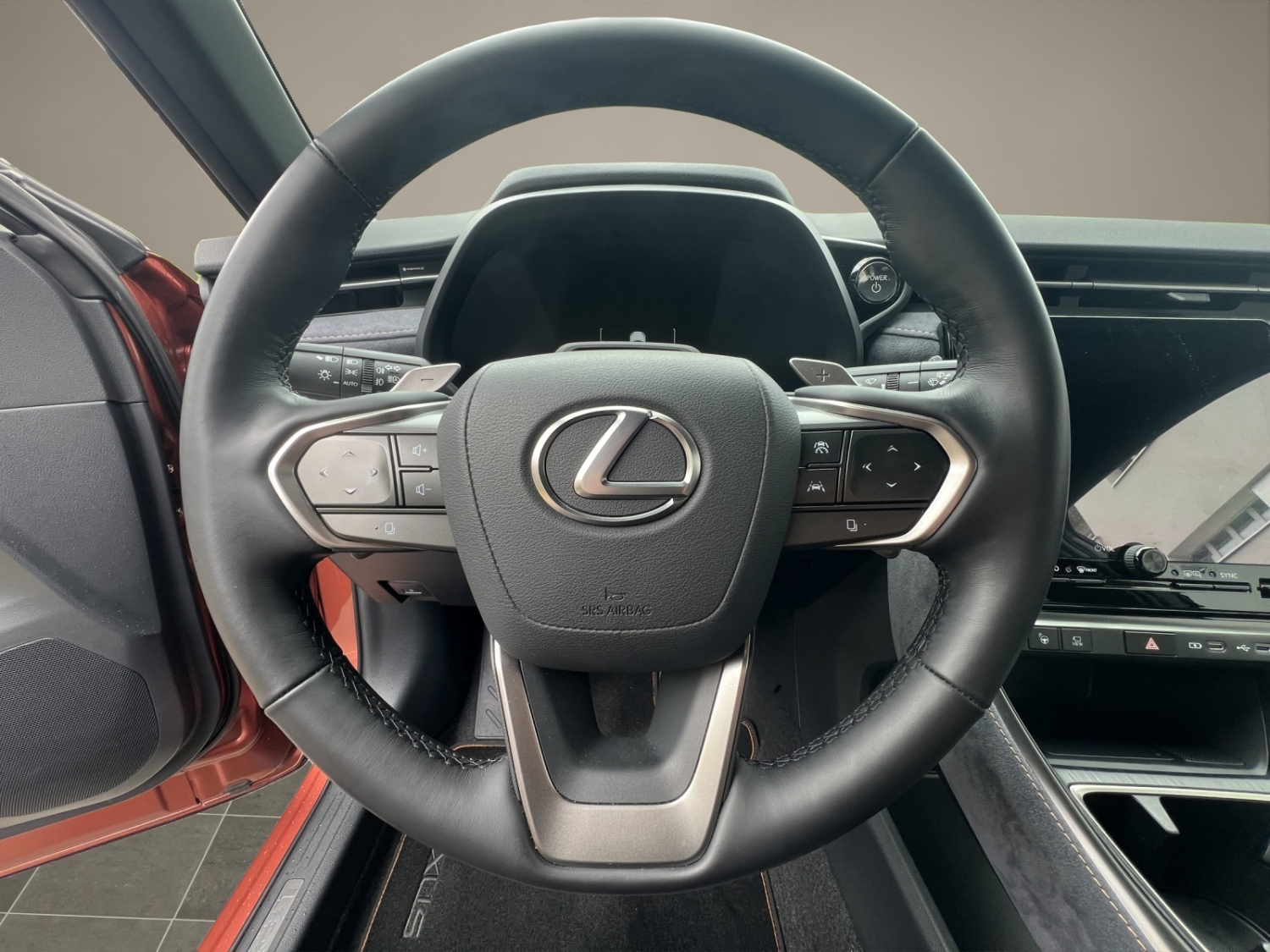 LEXUS LBX 1.5 Hybrid Cool AWD-image-12