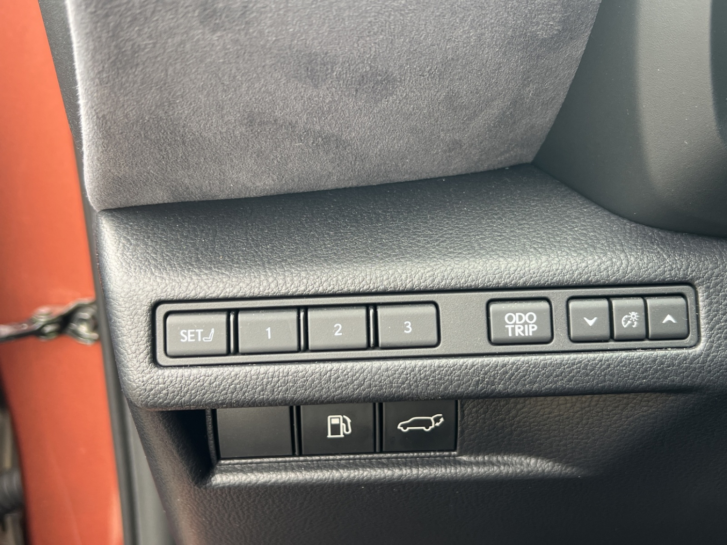 LEXUS LBX 1.5 Hybrid Cool AWD-image-16