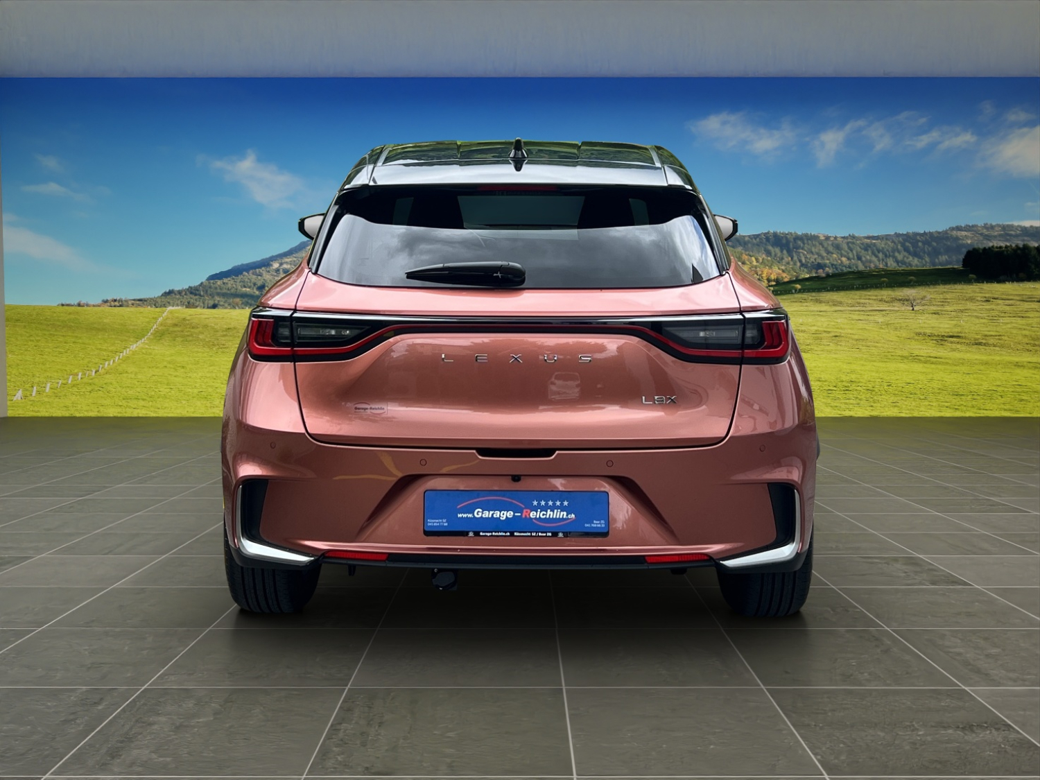 LEXUS LBX 1.5 Hybrid Cool AWD-showroom-element-3