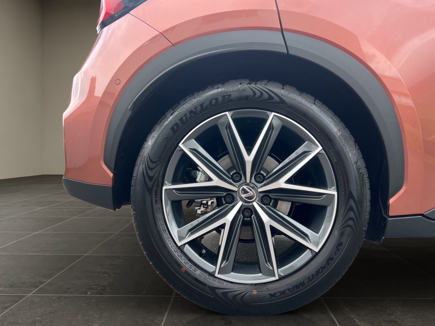 LEXUS LBX 1.5 Hybrid Cool AWD-image-25