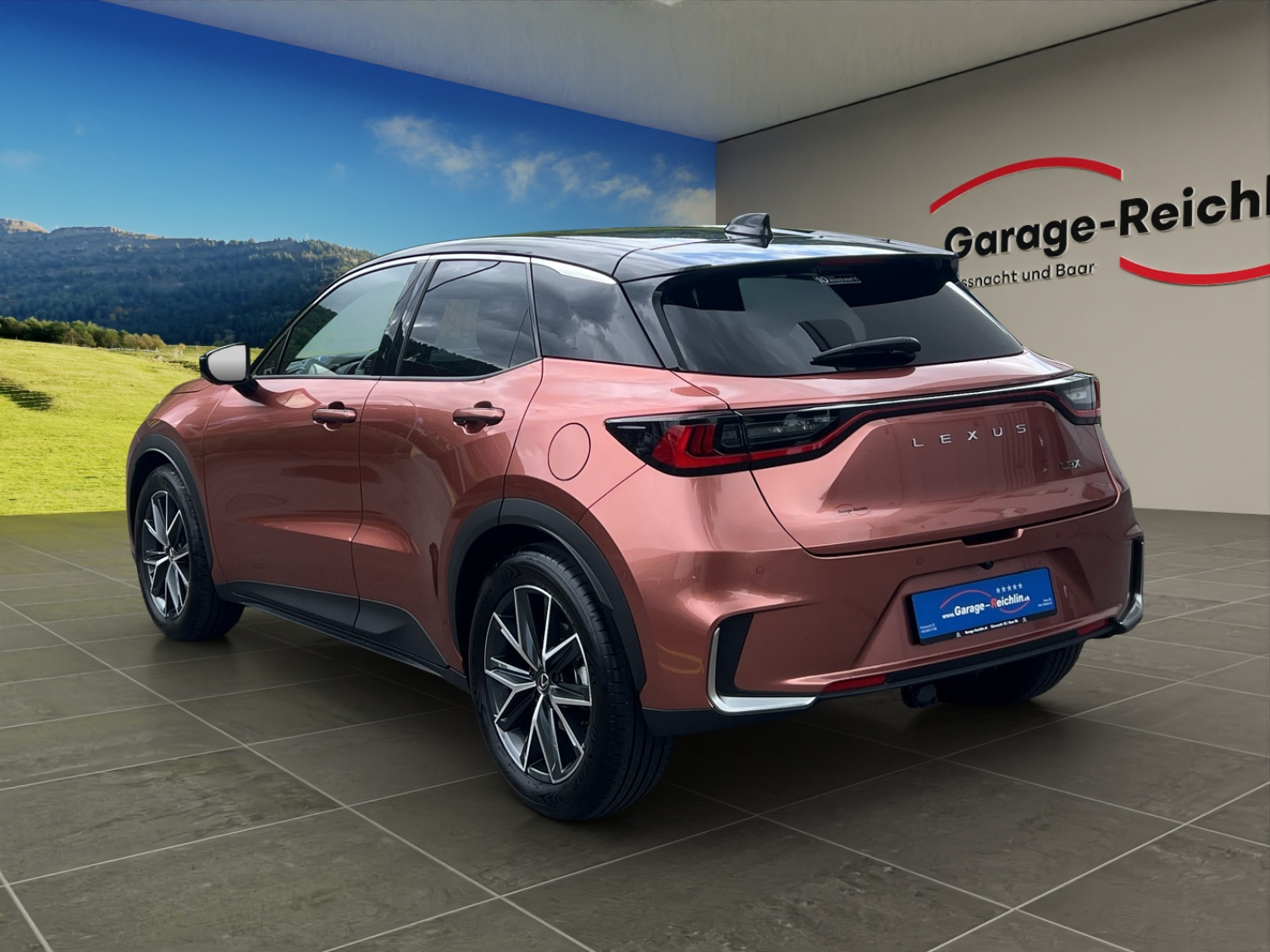 LEXUS LBX 1.5 Hybrid Cool AWD-showroom-element-2