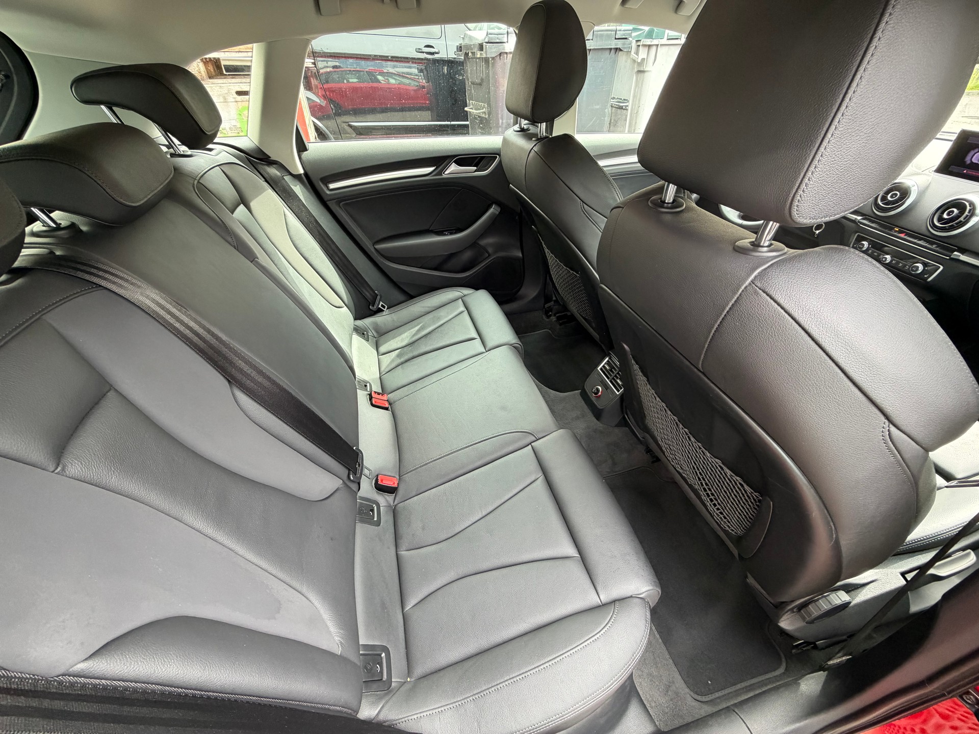 AUDI A3 Sportback 2.0 TDI Ambiente quattro S-tronic-image-9