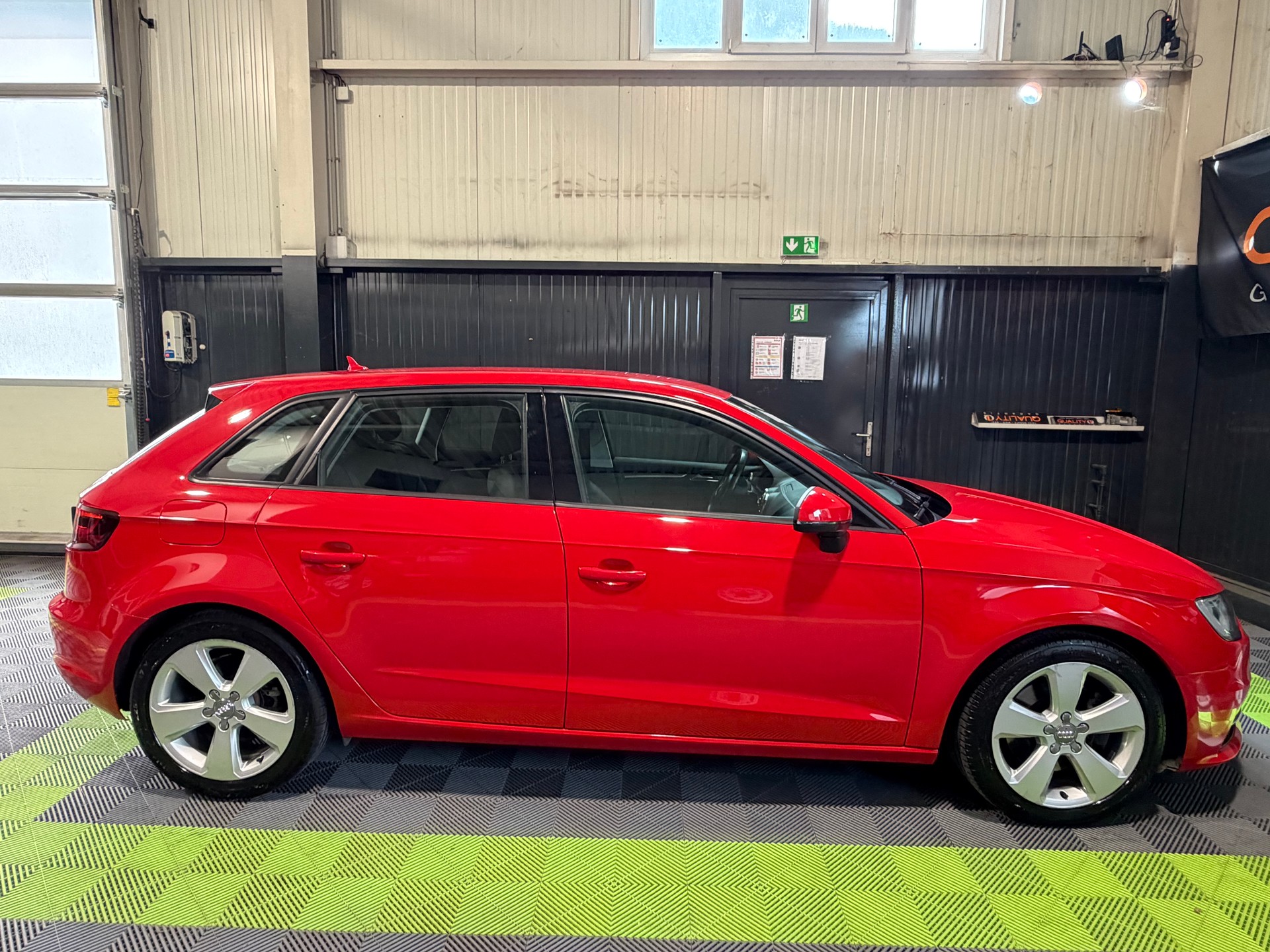 AUDI A3 Sportback 2.0 TDI Ambiente quattro S-tronic-image-3