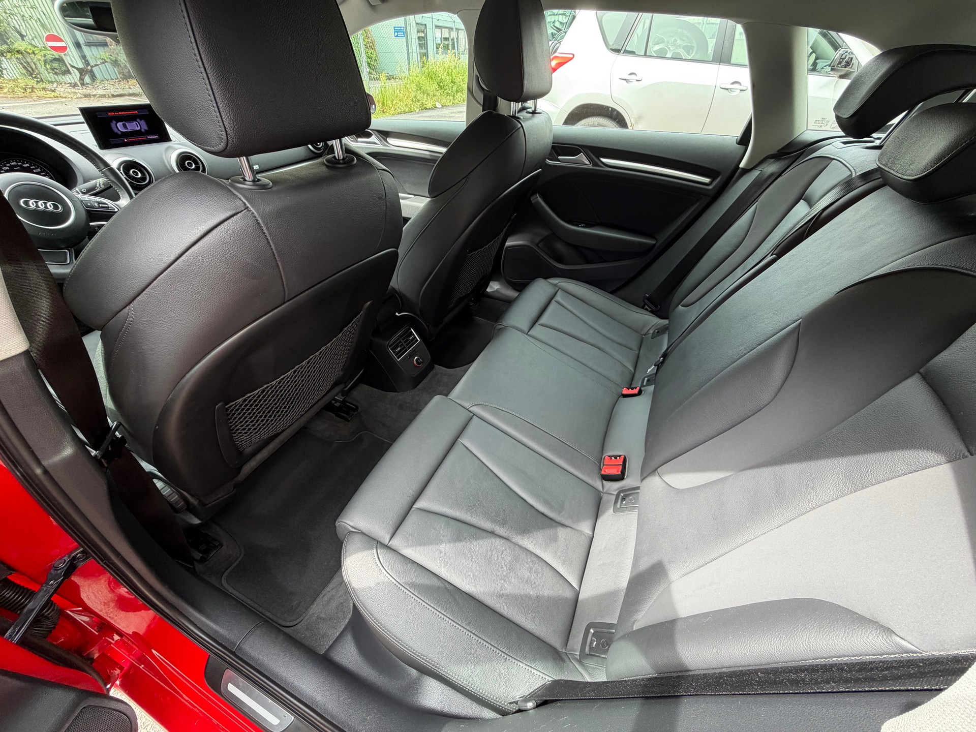 AUDI A3 Sportback 2.0 TDI Ambiente quattro S-tronic-image-8