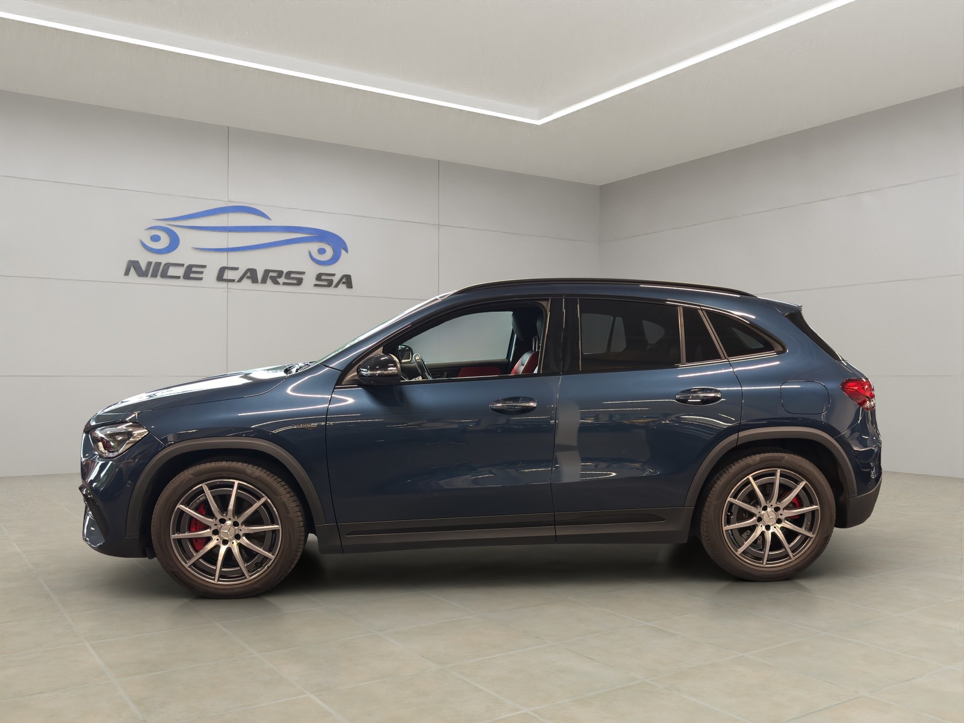 MERCEDES-BENZ GLA 35 AMG 4Matic 8G-Speedshift DCT-showroom-element-3