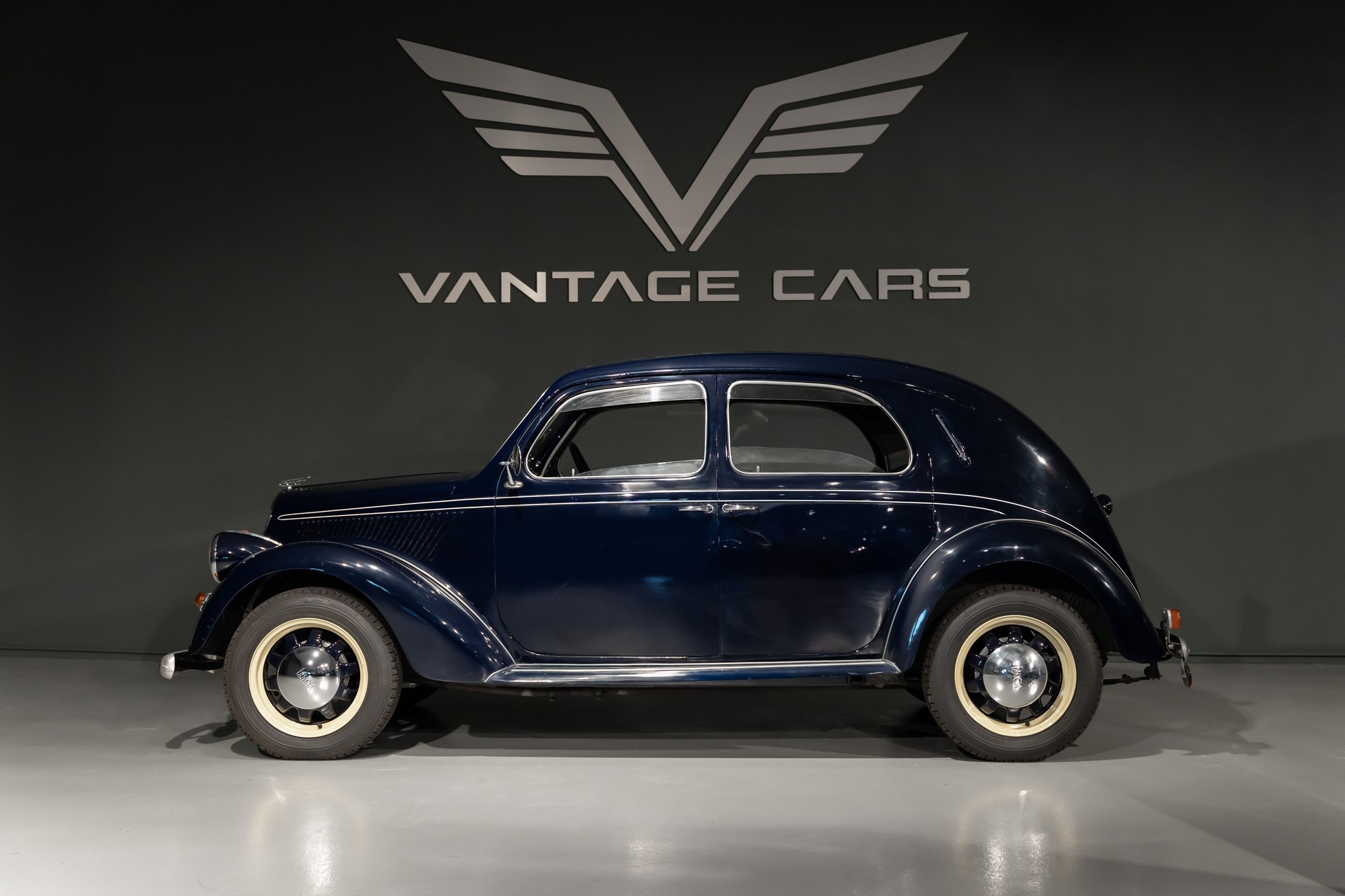 LANCIA Ardea-showroom-element-3