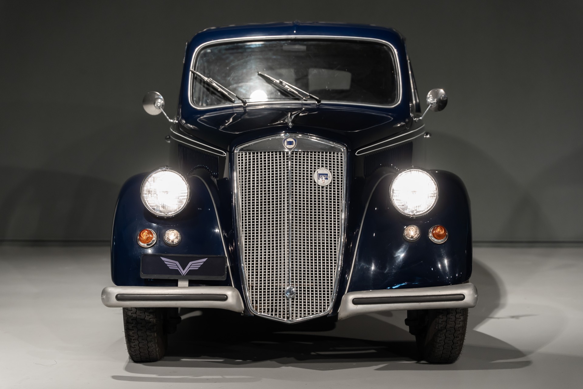LANCIA Ardea-showroom-element-2
