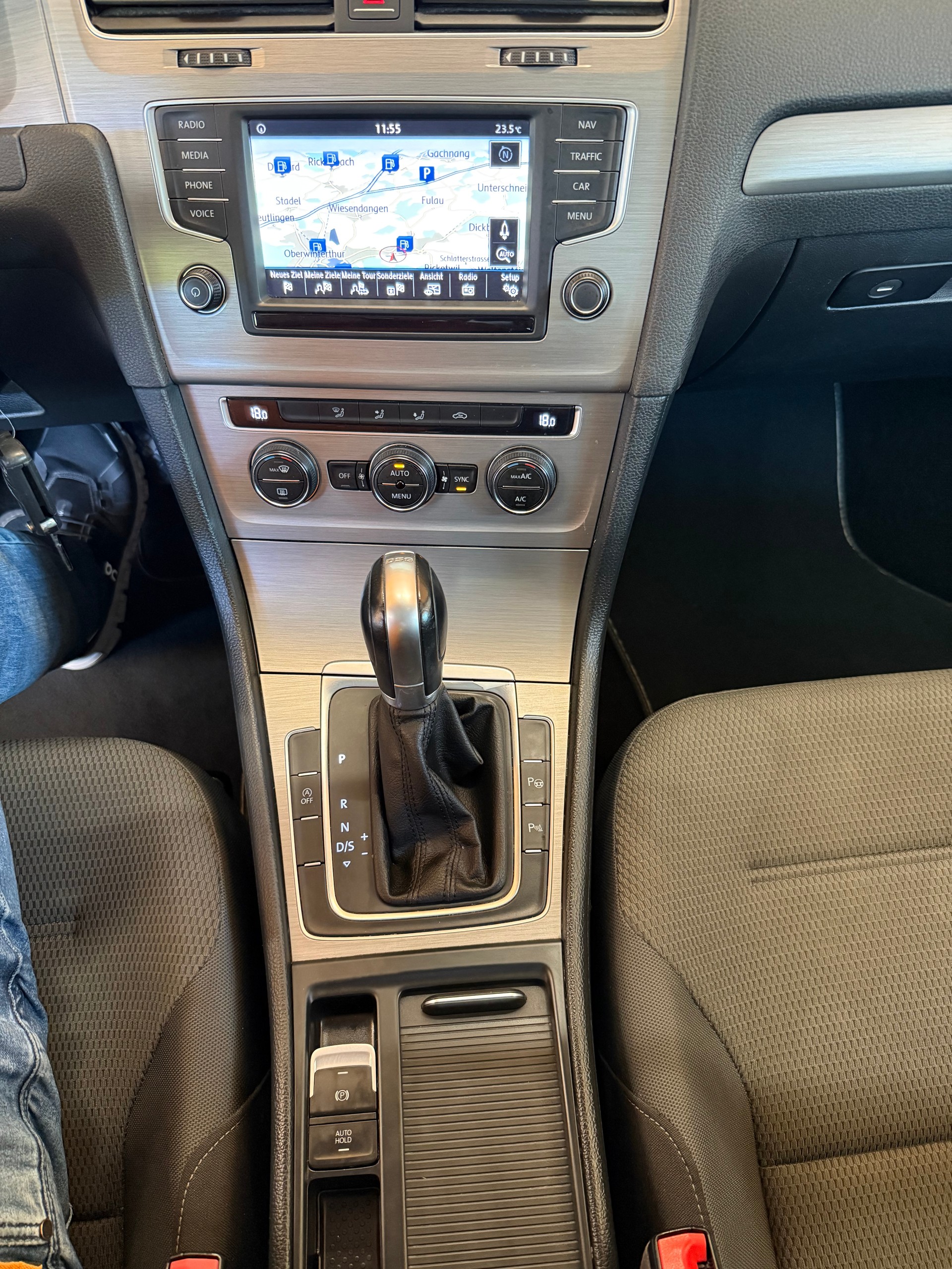 VW Golf Variant 1.0 TSI BlueMotion Comfortline DSG-image-11