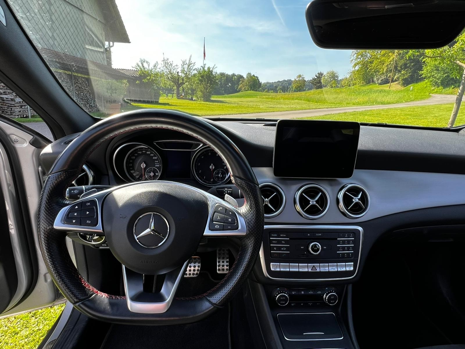 MERCEDES-BENZ GLA 220 AMG Line 4m-image-4