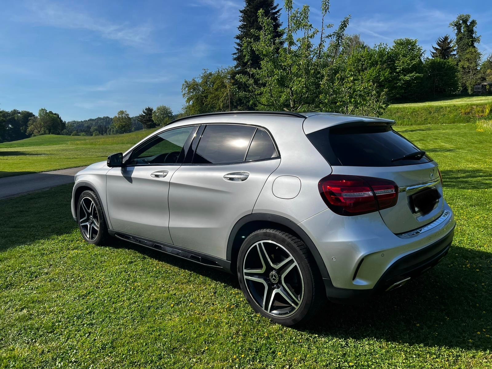 MERCEDES-BENZ GLA 220 AMG Line 4m-image-2