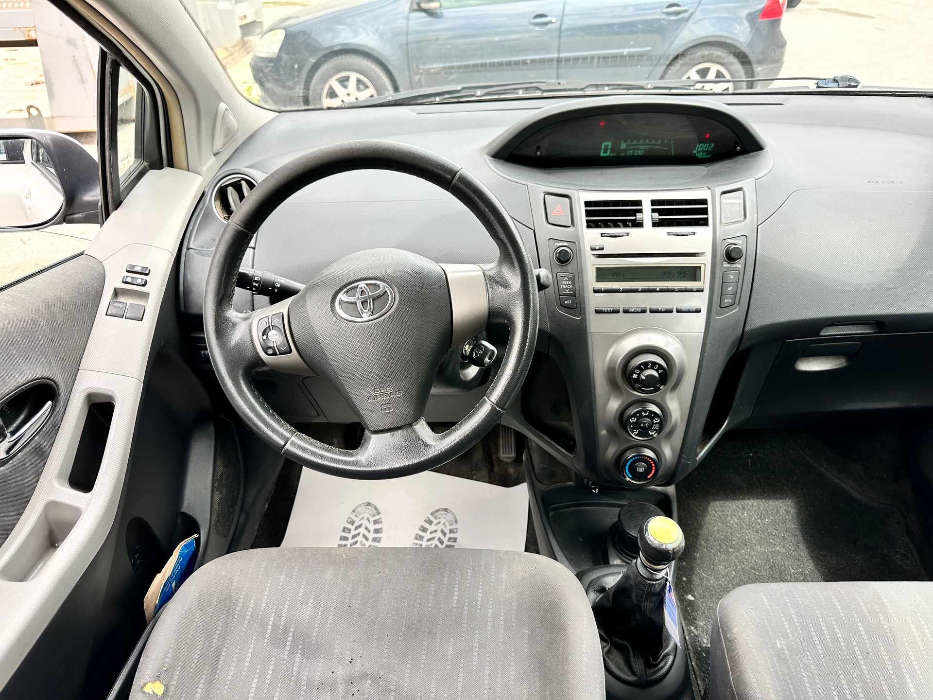 TOYOTA Yaris 1.33 Linea Sol-image-12