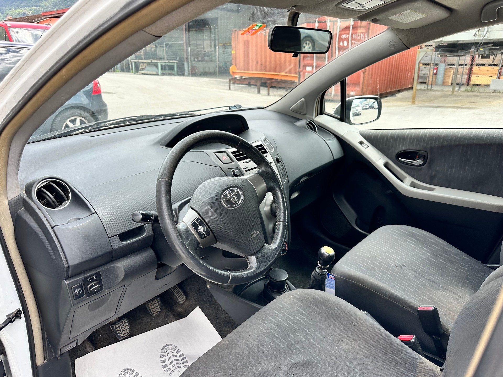 TOYOTA Yaris 1.33 Linea Sol-image-9