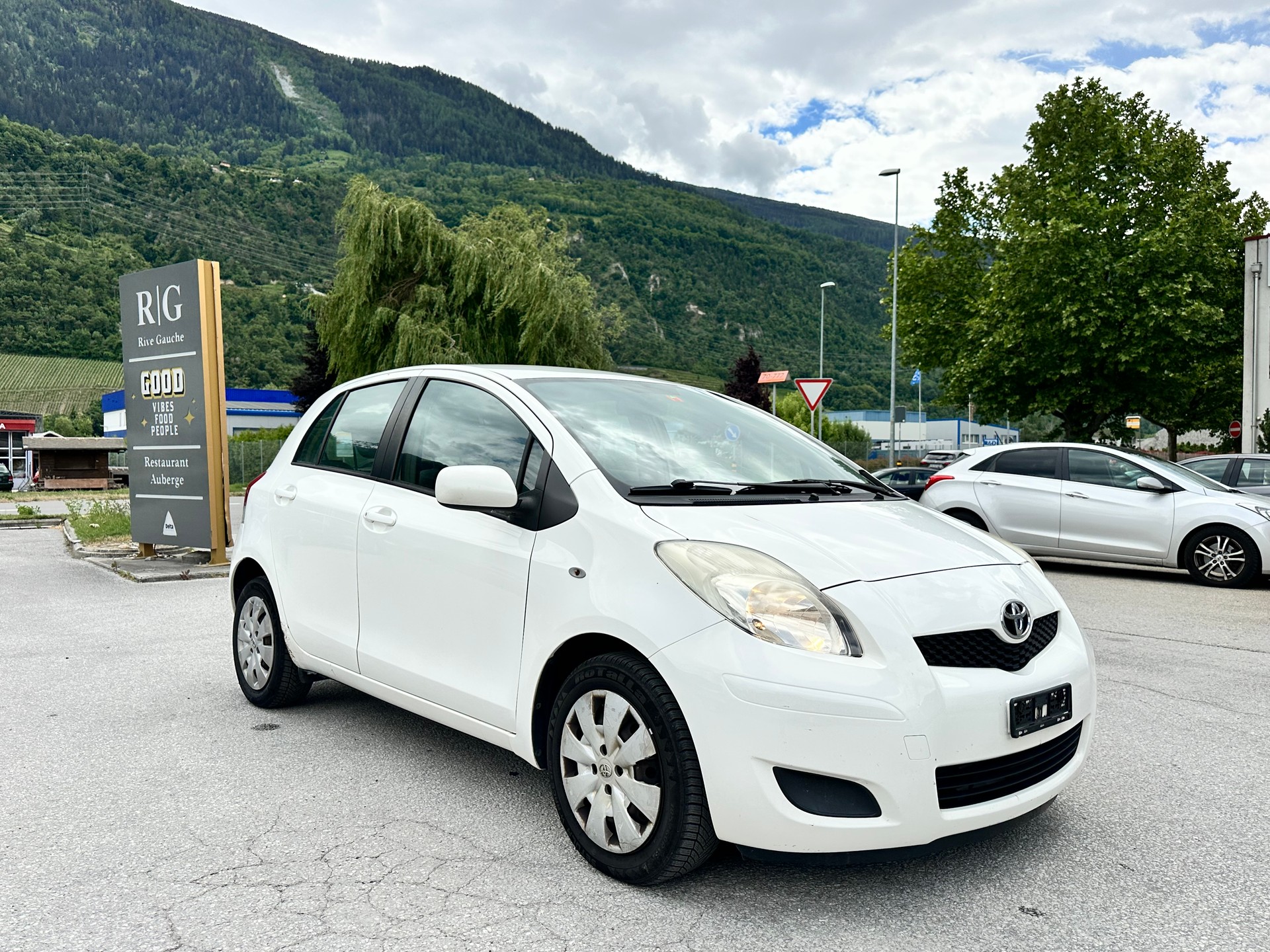 TOYOTA Yaris 1.33 Linea Sol-image-1