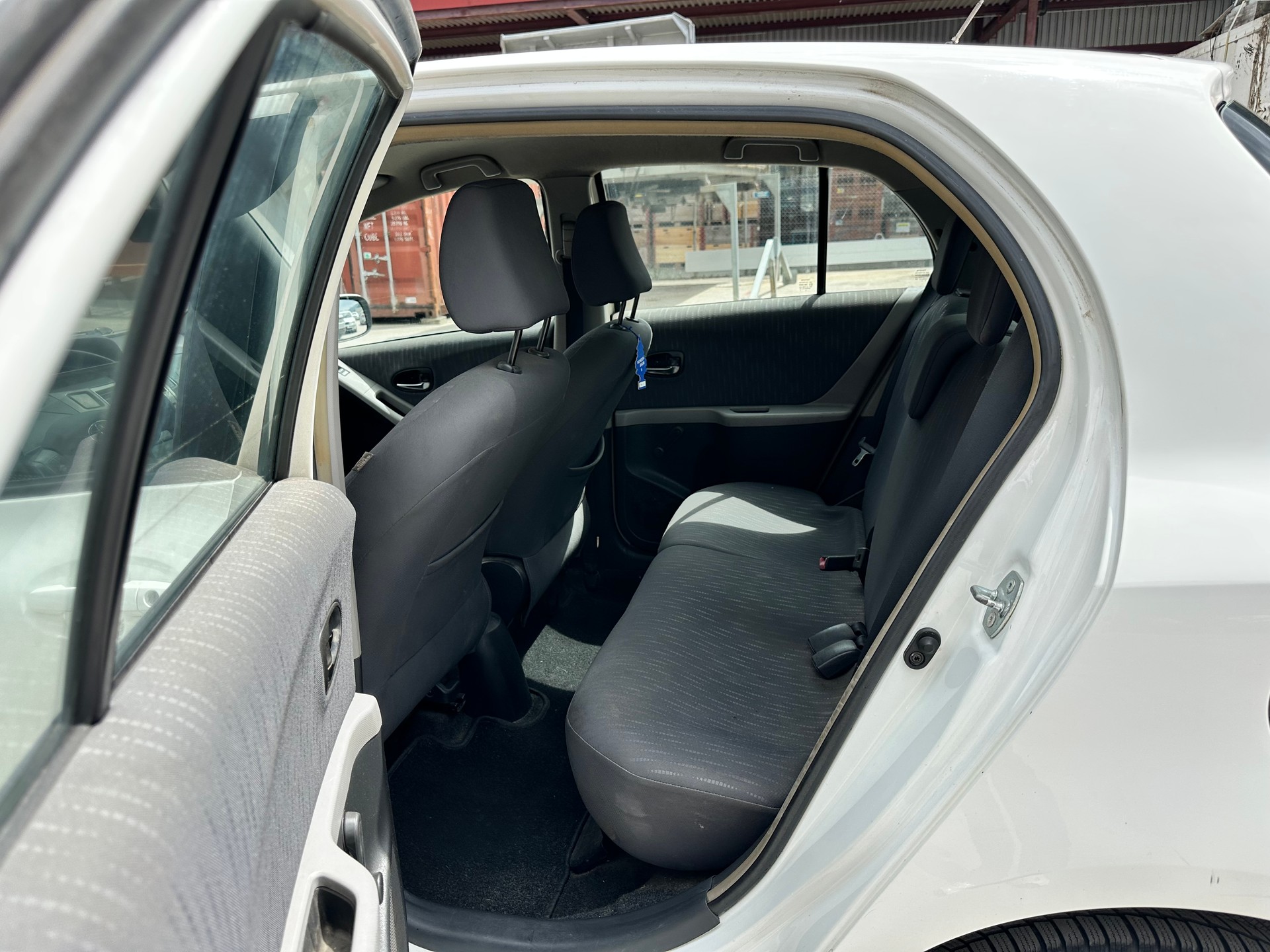 TOYOTA Yaris 1.33 Linea Sol-image-15