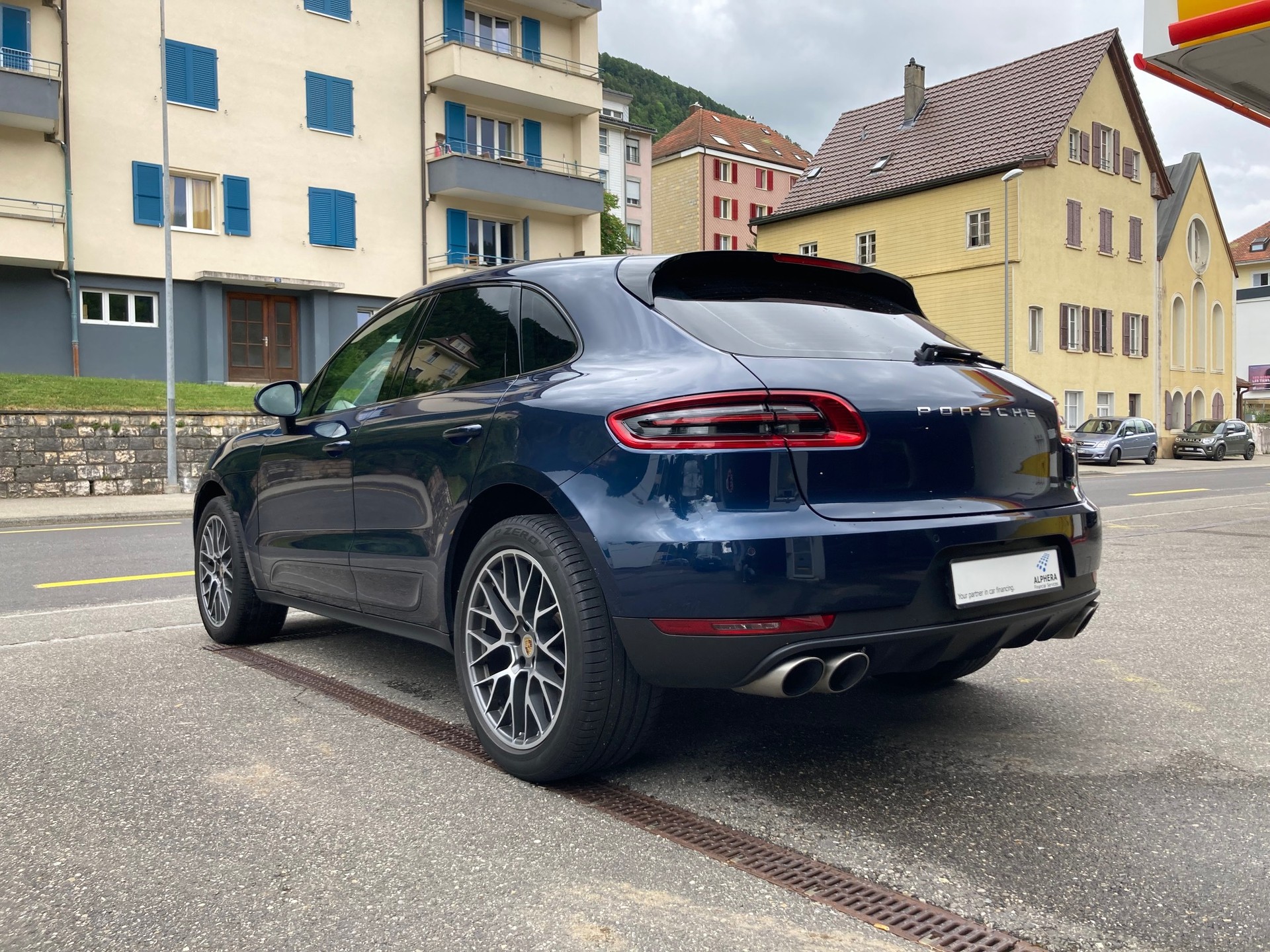 PORSCHE Macan S-image-3