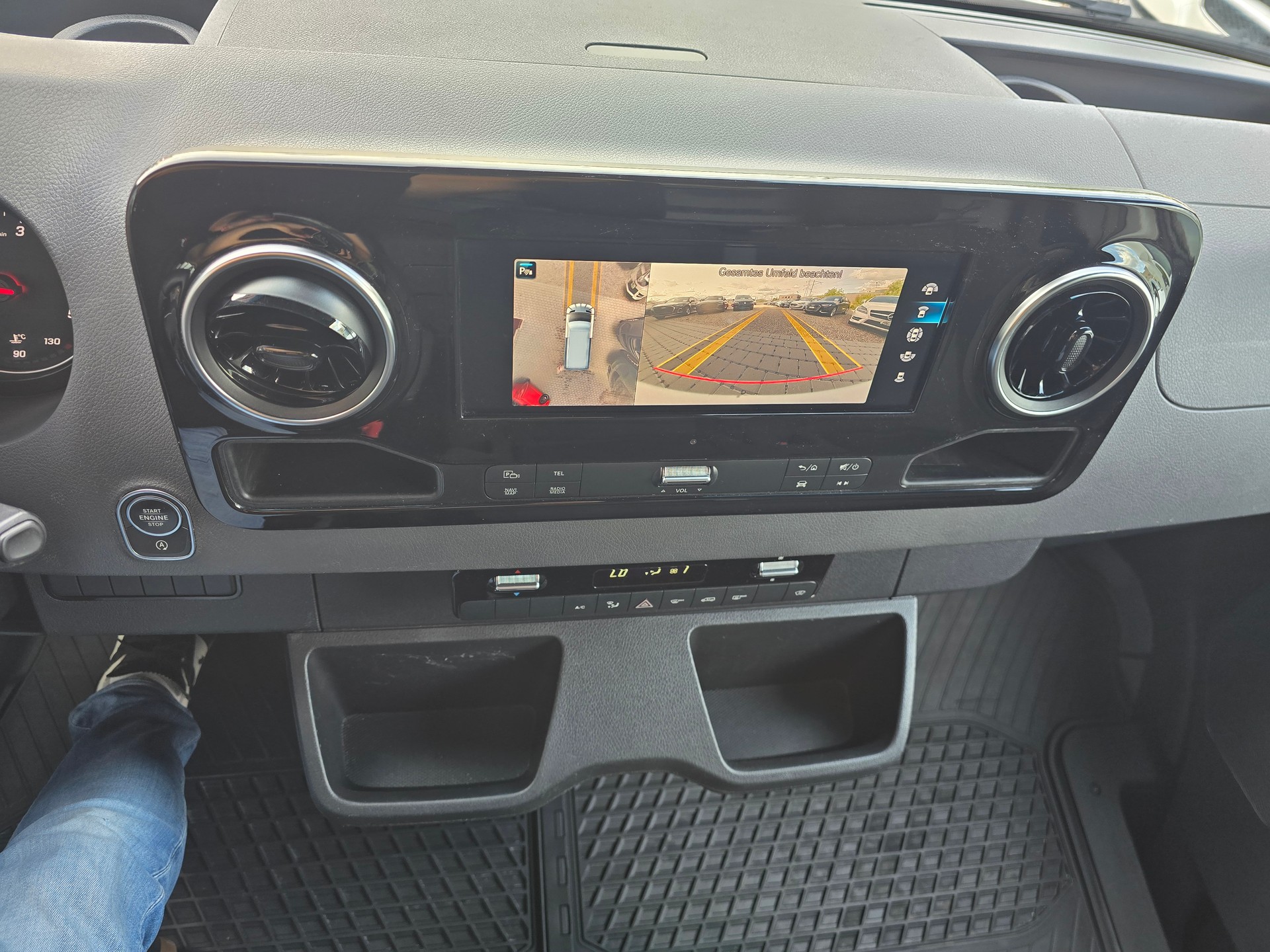 MERCEDES-BENZ 314 CDI Standard 9G-TRONIC FWD-image-13