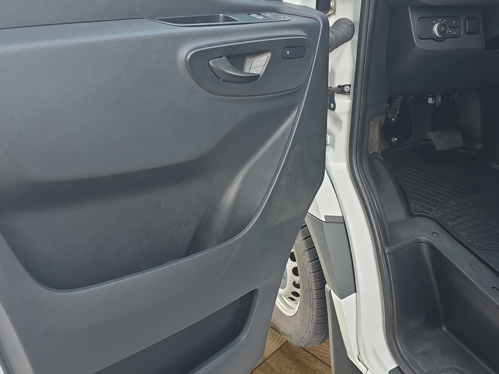 MERCEDES-BENZ 314 CDI Standard 9G-TRONIC FWD-image-18