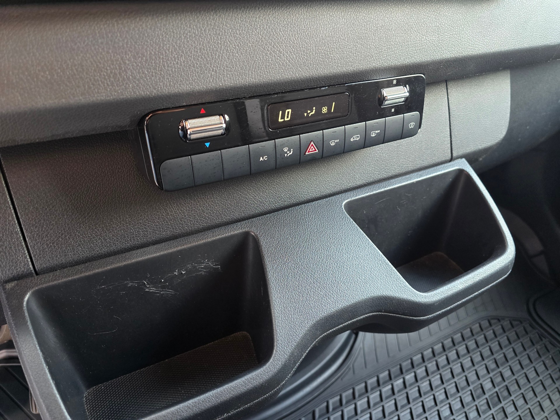 MERCEDES-BENZ 314 CDI Standard 9G-TRONIC FWD-image-15