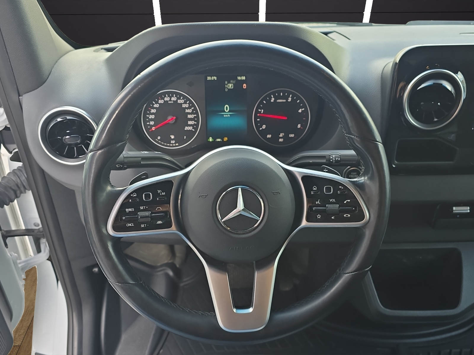 MERCEDES-BENZ 314 CDI Standard 9G-TRONIC FWD-image-10