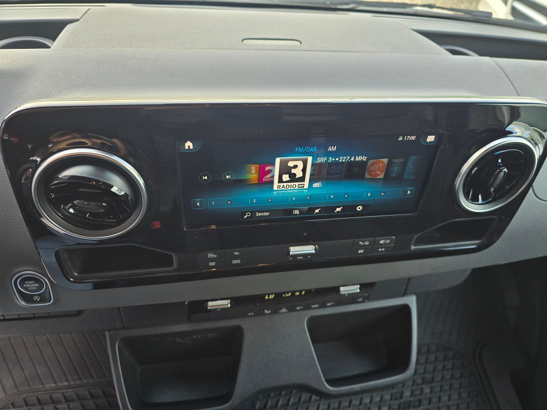 MERCEDES-BENZ 314 CDI Standard 9G-TRONIC FWD-image-14