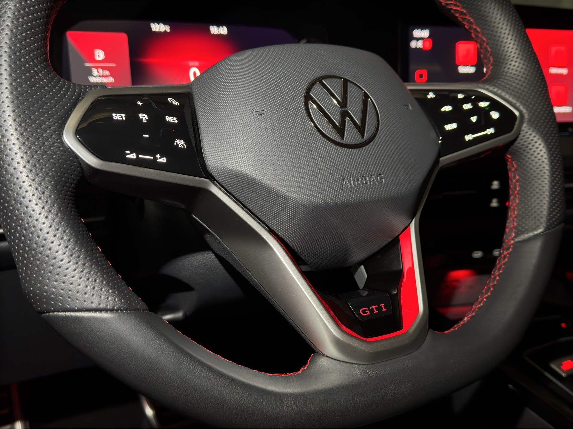 VW Golf 2.0 TSI GTI Clubsport Performance DSG Black Style "Akra-DCC-Harman&Kardon"-image-15