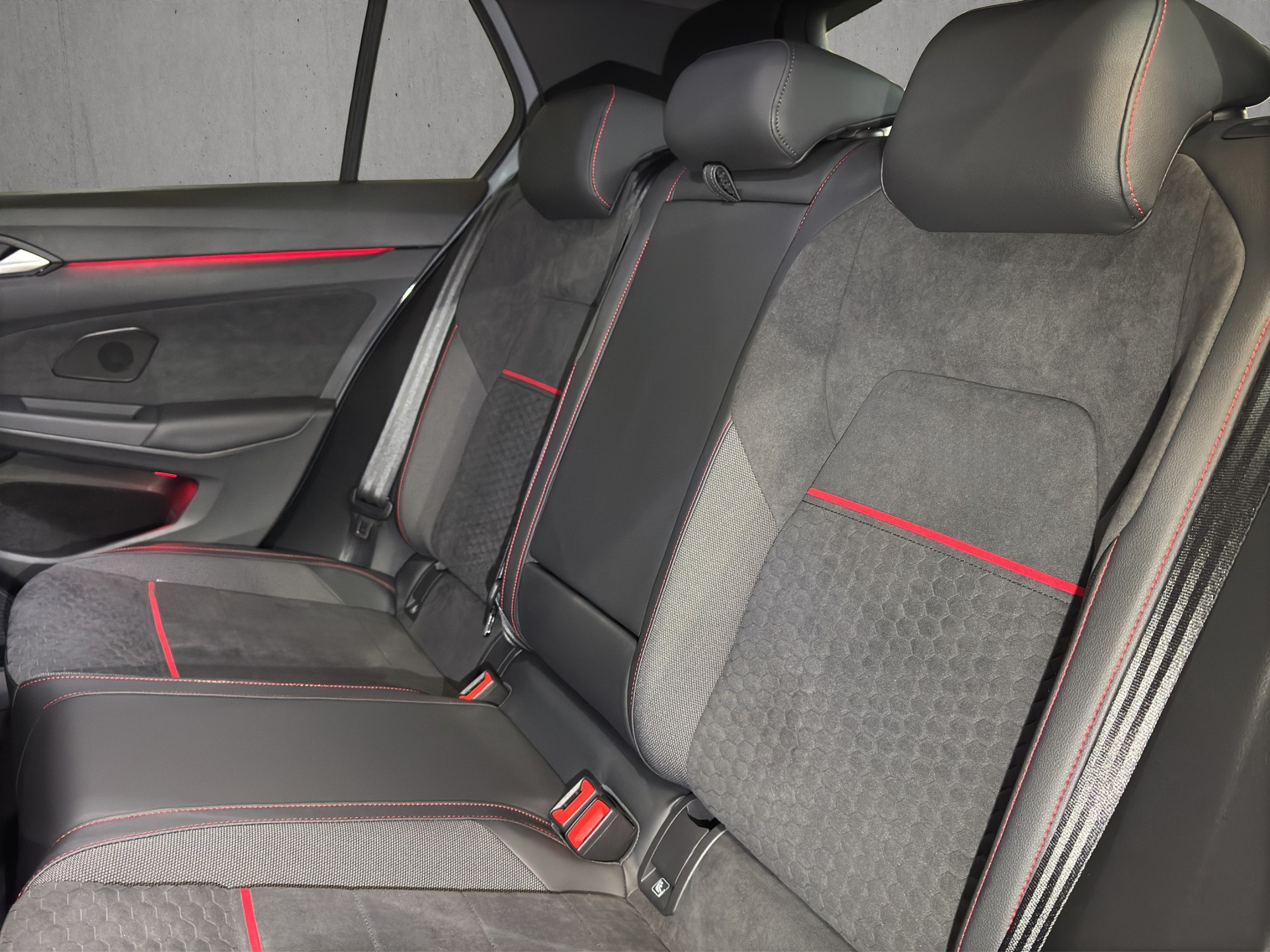 VW Golf 2.0 TSI GTI Clubsport Performance DSG Black Style "Akra-DCC-Harman&Kardon"-image-11