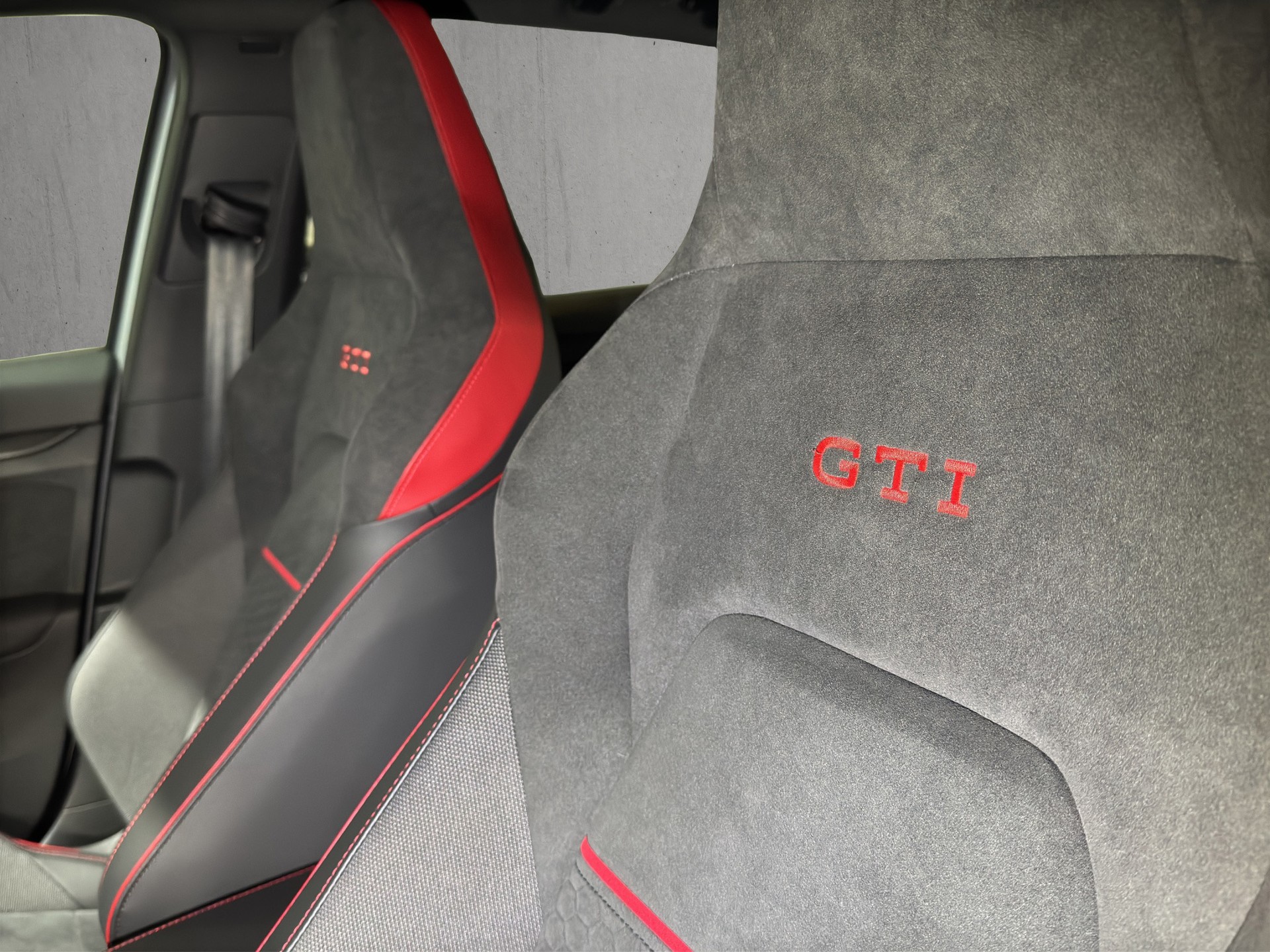 VW Golf 2.0 TSI GTI Clubsport Performance DSG Black Style "Akra-DCC-Harman&Kardon"-image-9