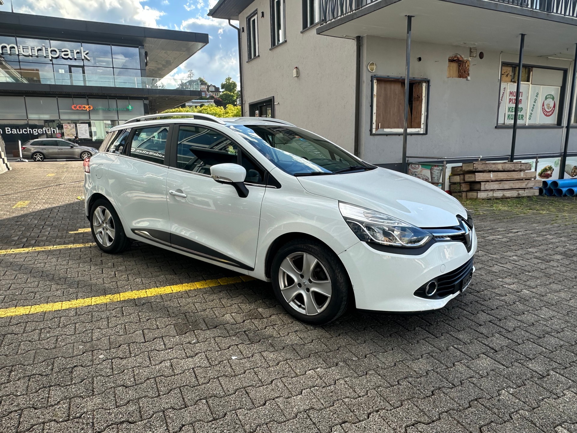 RENAULT Clio Grandtour 1.5 dCi Swiss Edition EDC-image-5
