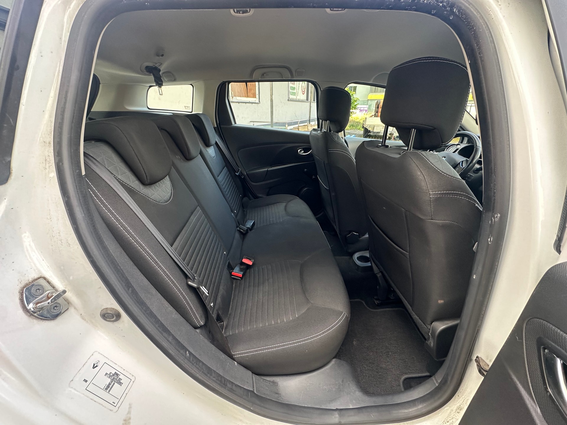 RENAULT Clio Grandtour 1.5 dCi Swiss Edition EDC-image-7