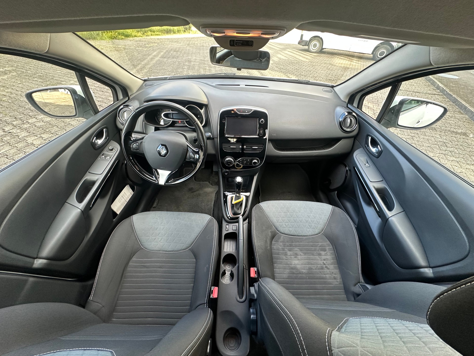 RENAULT Clio Grandtour 1.5 dCi Swiss Edition EDC-image-8