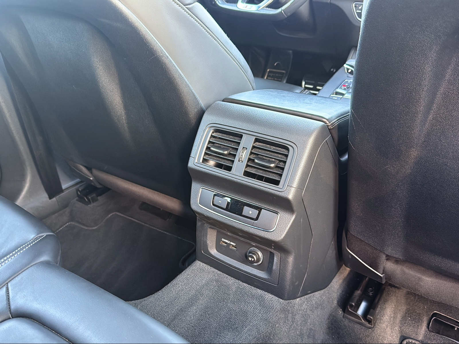 AUDI Q5 55 TFSI e sport quattro-image-16